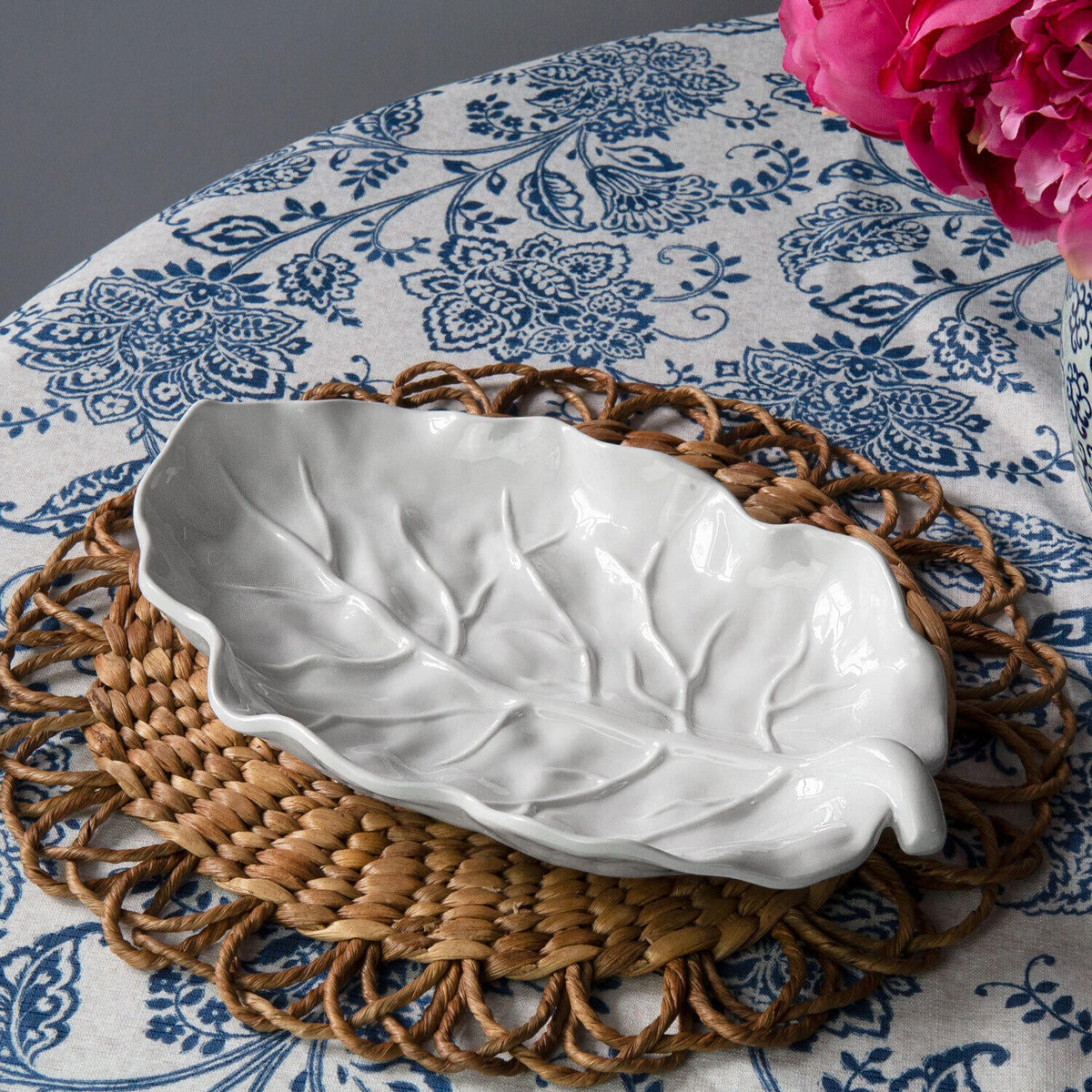 VIDA Lettuce Medium Leaf Platter (White)
