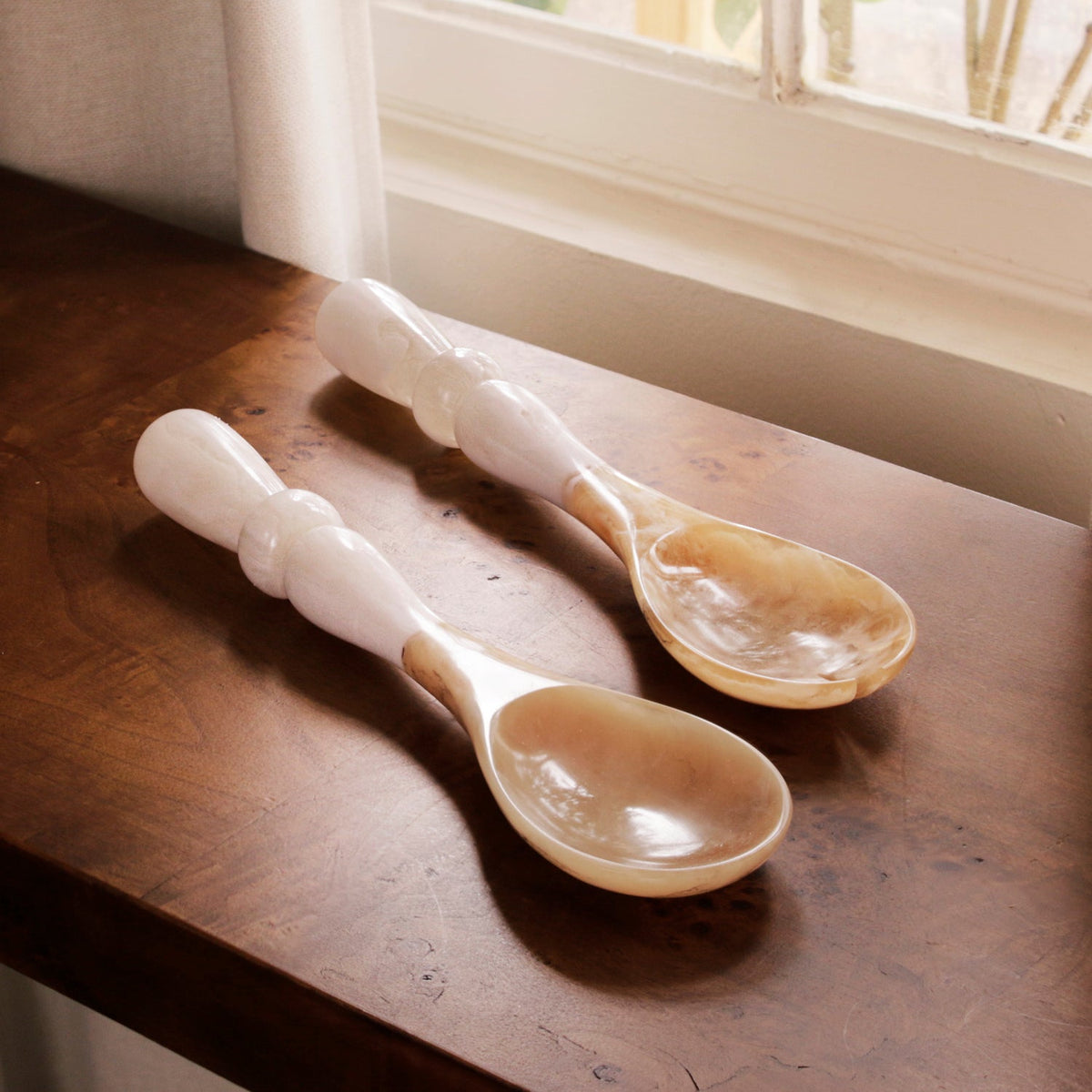 RESIN Alabaster Salad Servers White Swirl
