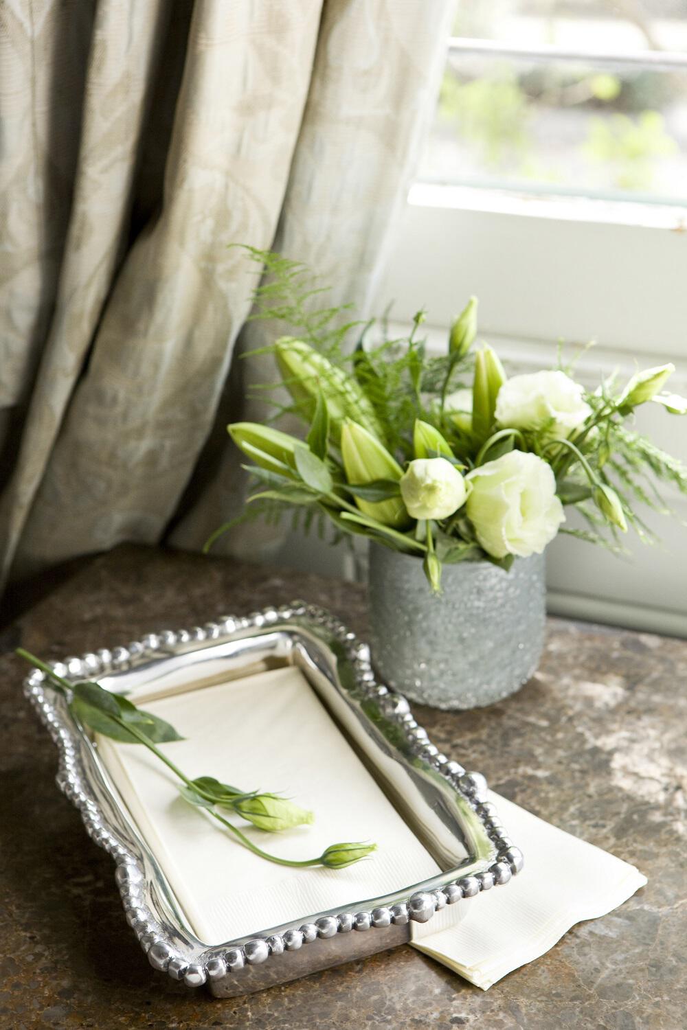 GIFTABLES Organic Pearl Guest Towel Holder
