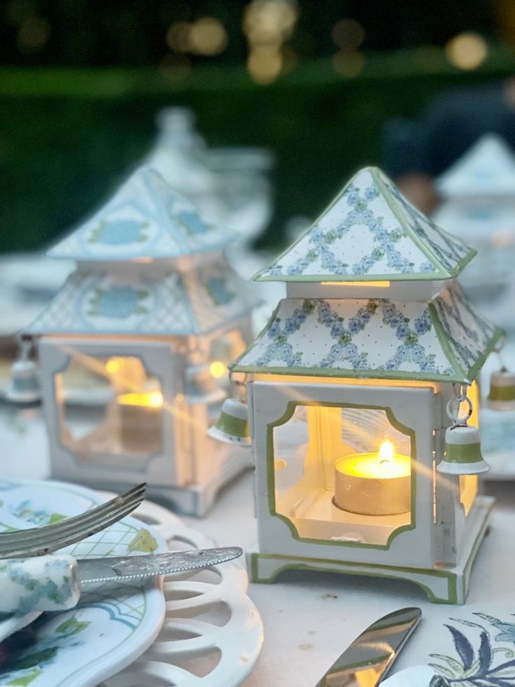 Soft Green Hydrangea Trellis Pagoda Lantern (4 Sizes)