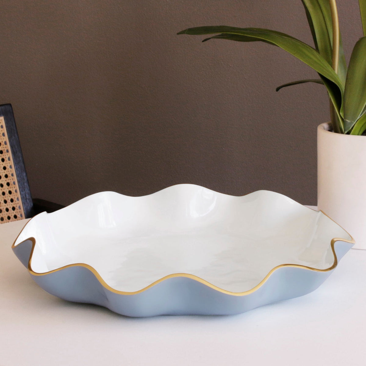 ENCANTO Carola Large Round Platter (Periwinkle and White)