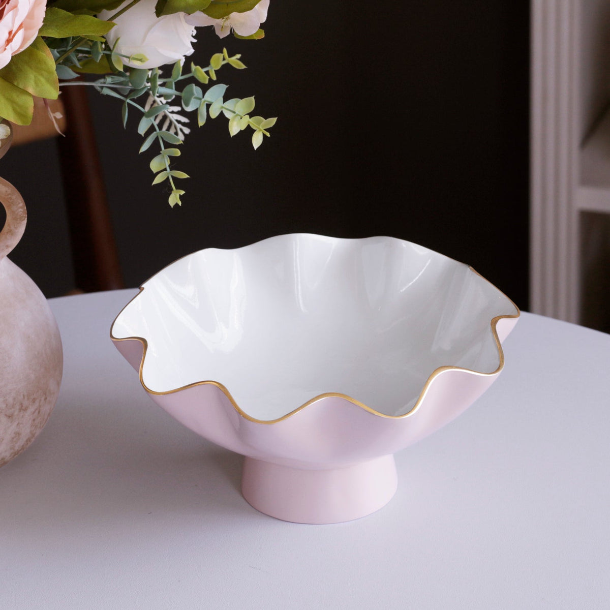 ENCANTO Carola Small Pedestal (Camellia and White)