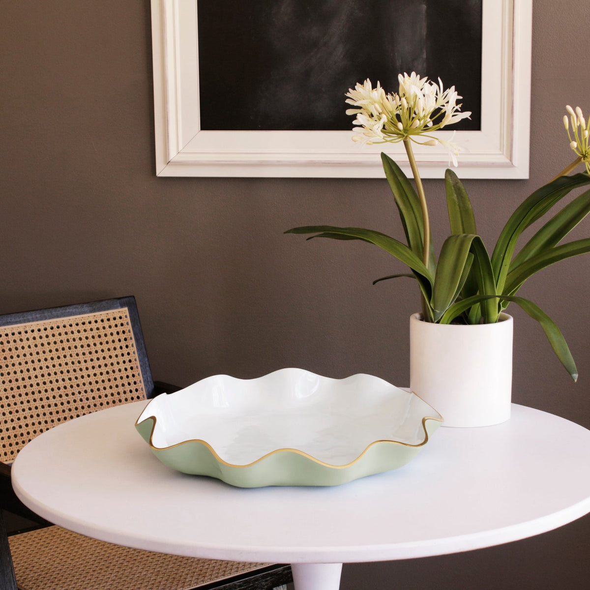 ENCANTO Carola Large Round Platter (Pistachio and White)