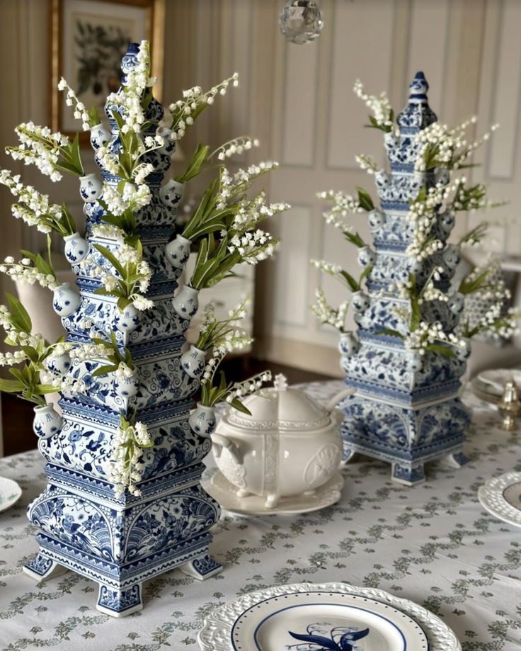 Large Grand Blue and White Tulipiere