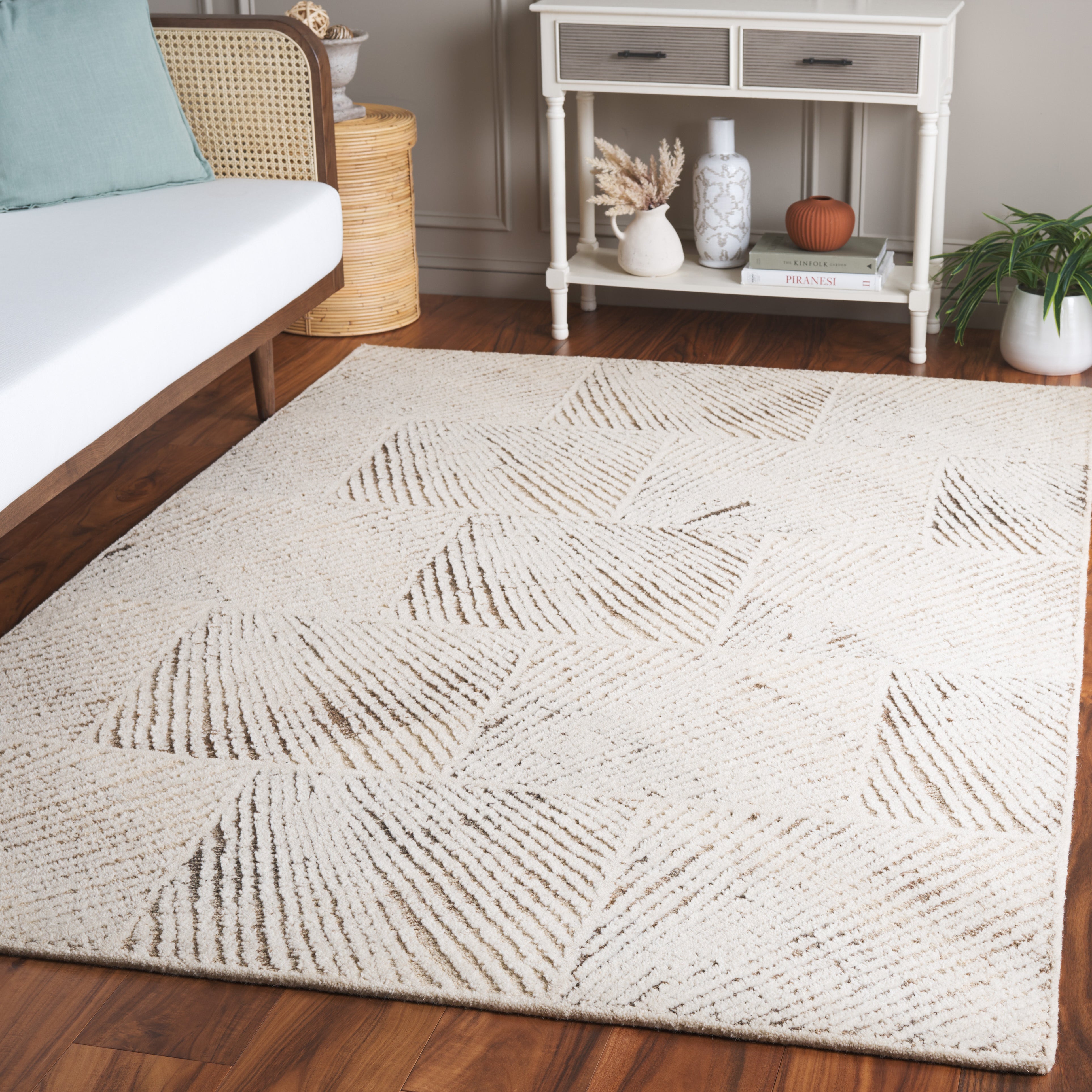 Ivory / Brown