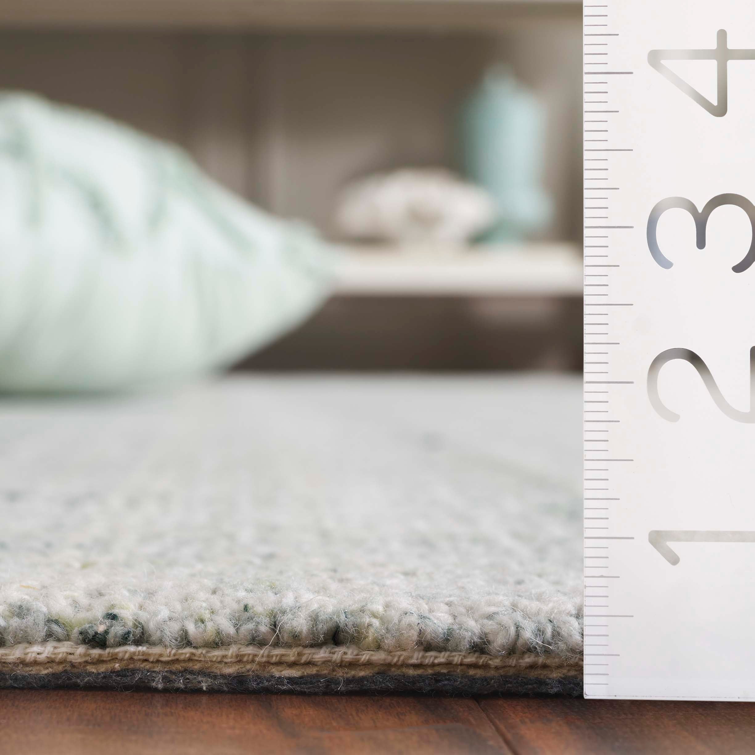 Light Green / Ivory