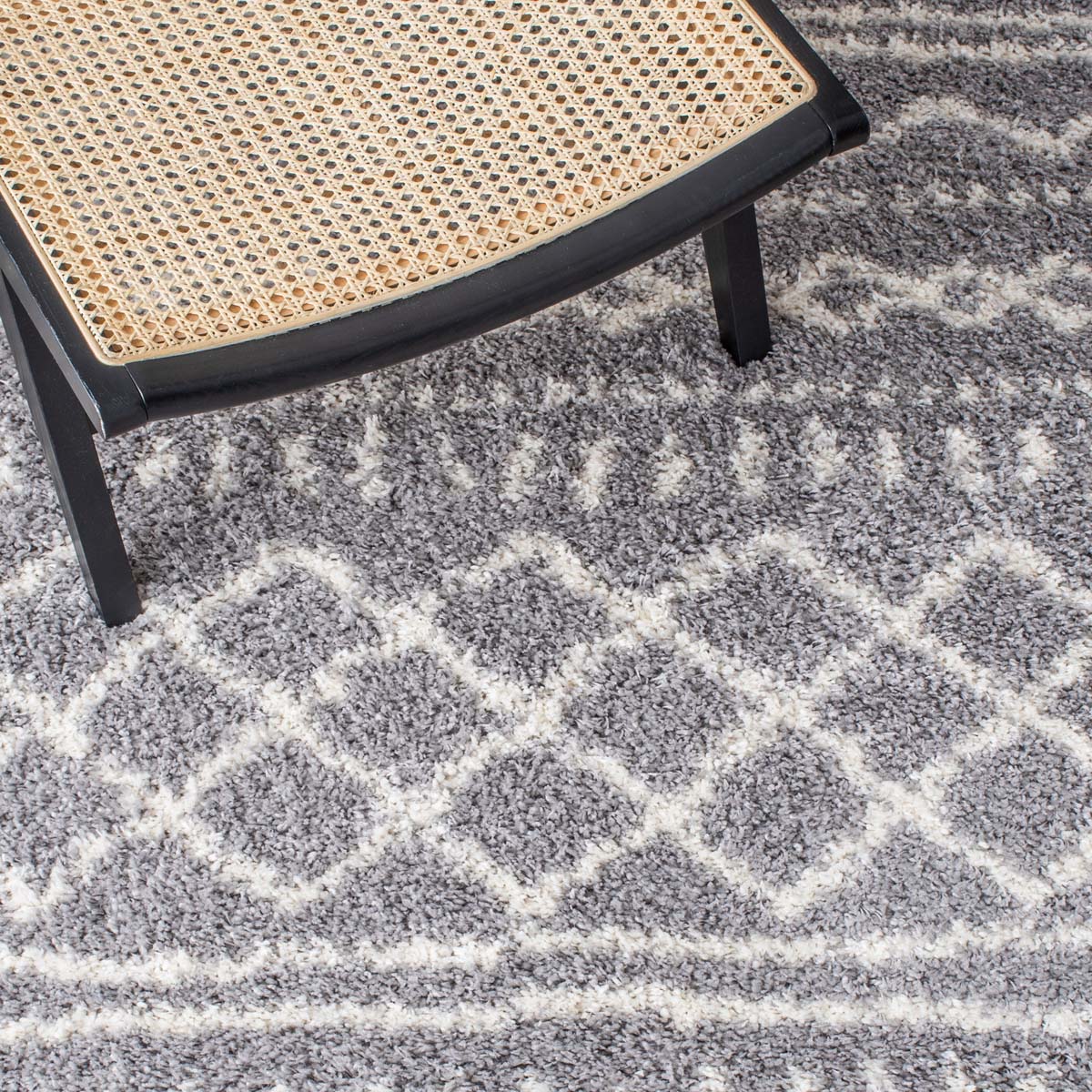 Safavieh Arizona Shag 741 Rug, Grey, ASG741 - Grey / Ivory