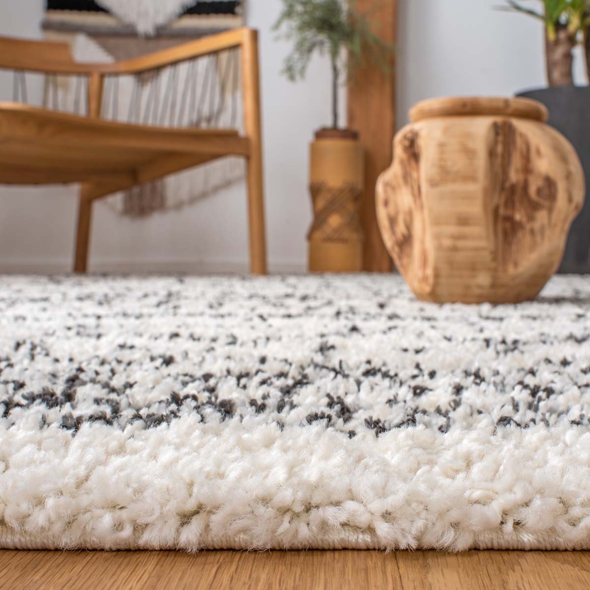Safavieh Arizona Shag 741 Rug, White, ASG741 - Ivory / Black