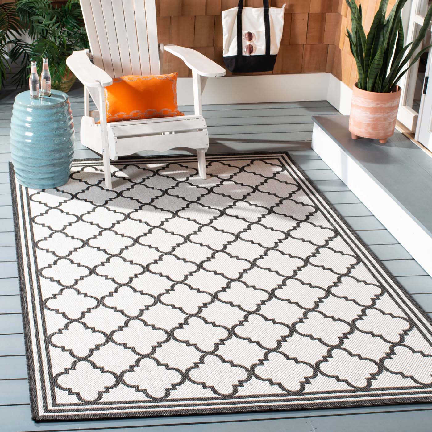 Beach House Rug | Safavieh - BHS121A - Light Grey / Charcoal