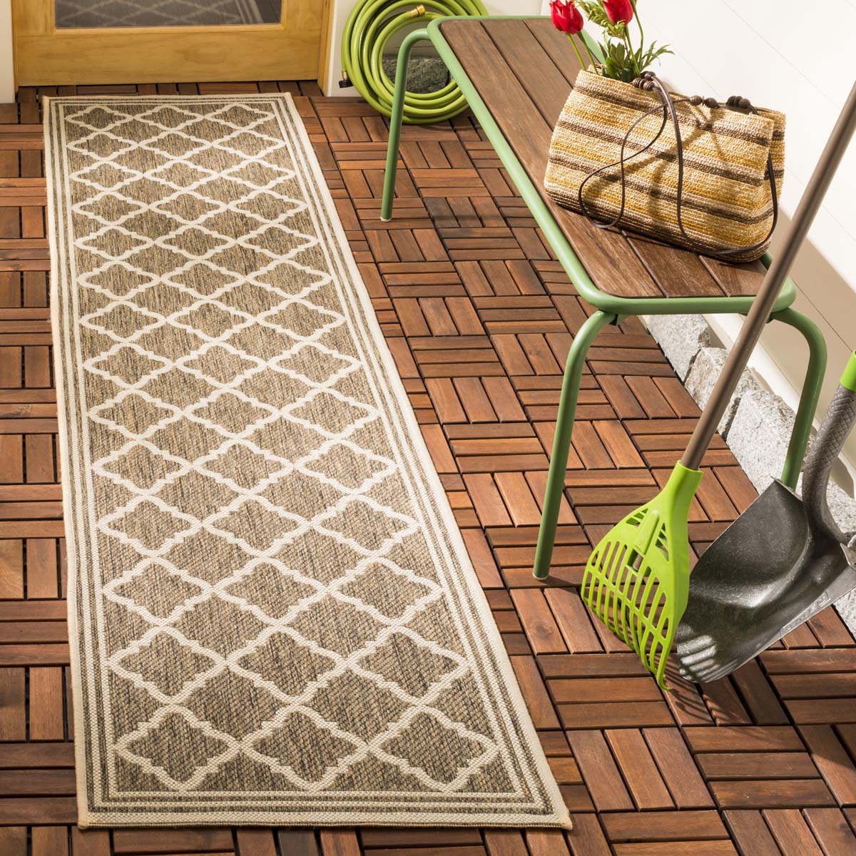 Beach House Rug | Safavieh - BHS121D - Beige / Cream