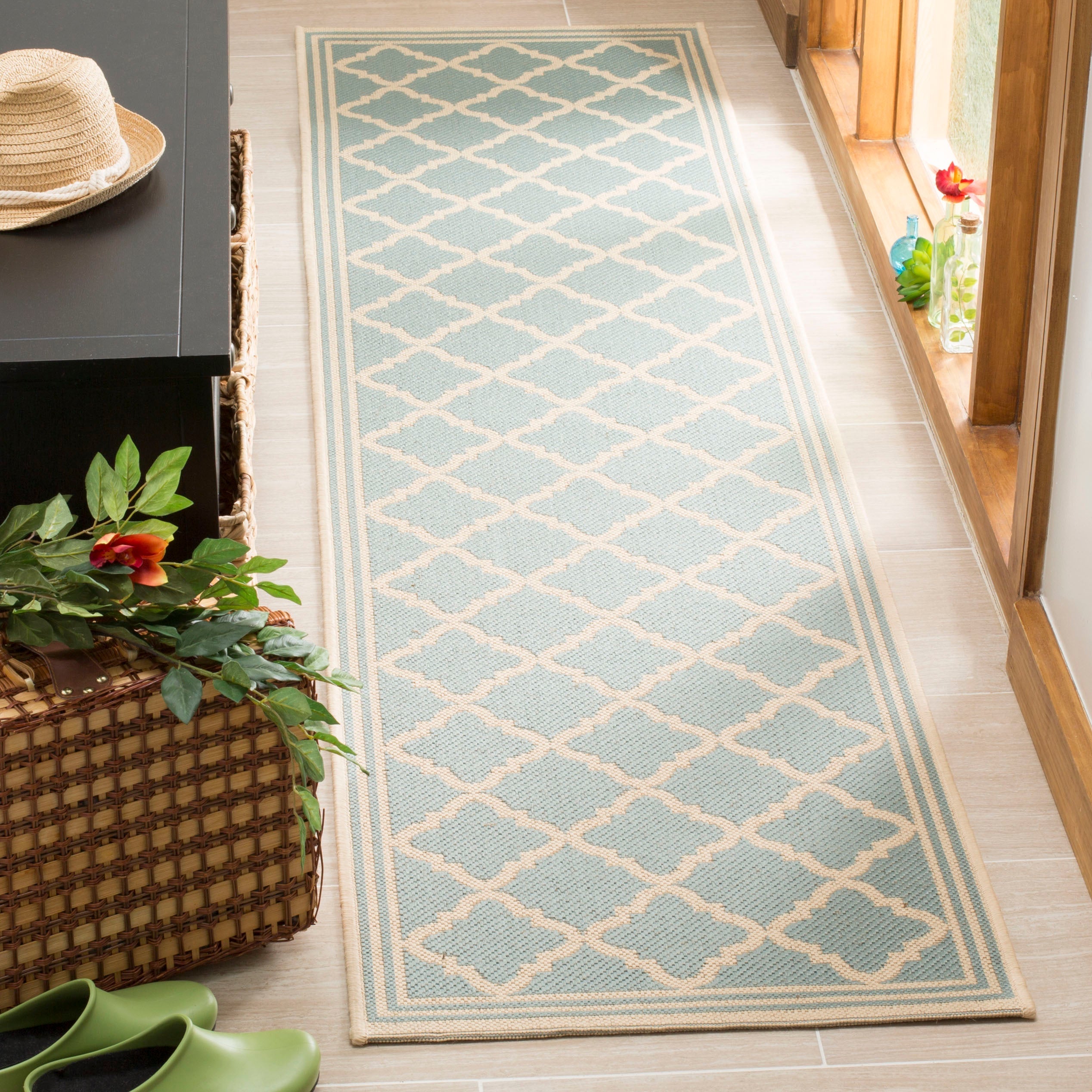 Beach House Rug | Safavieh - BHS121K - Aqua / Cream