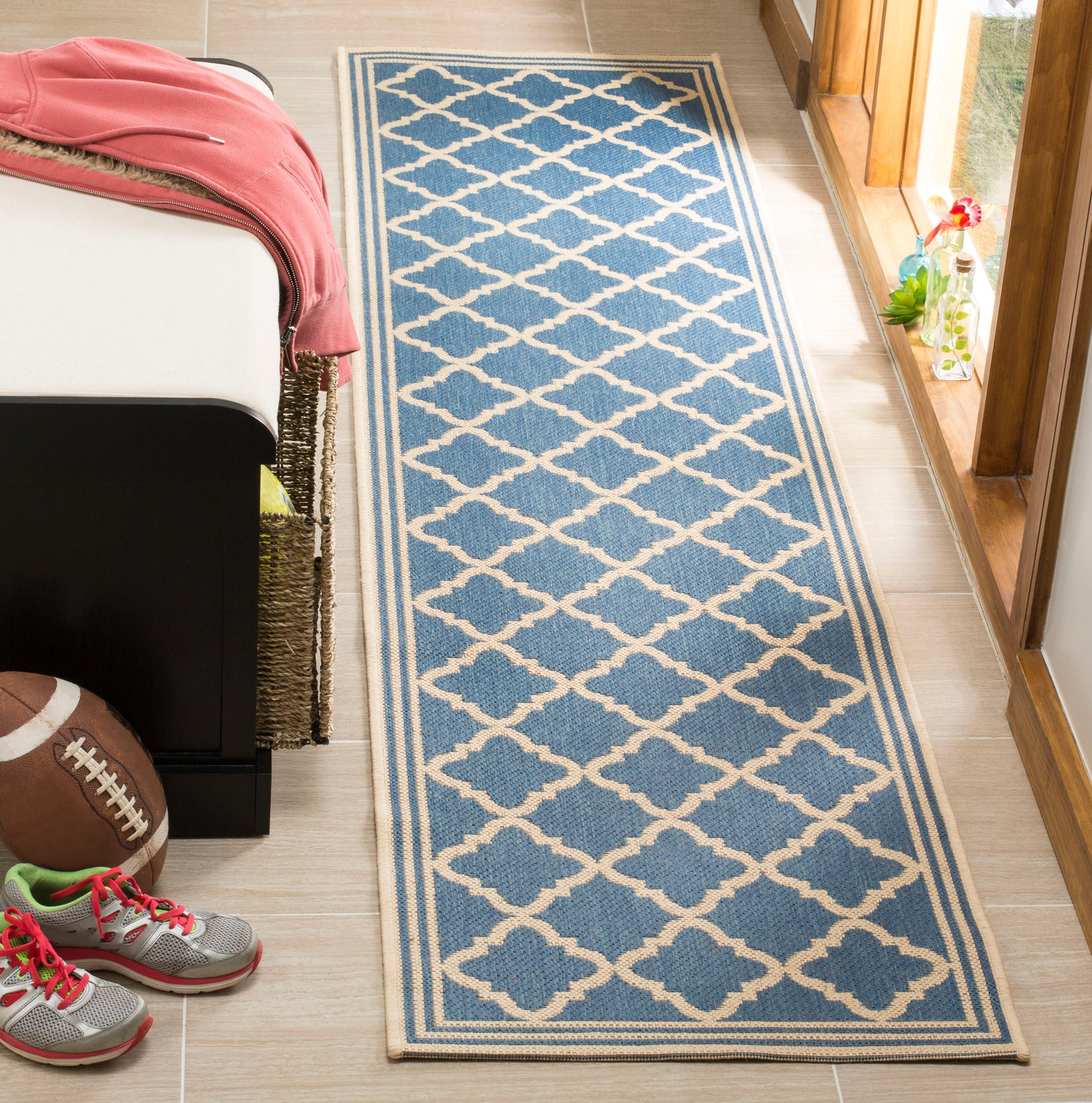 Beach House Rug | Safavieh - BHS121M - Blue / Cream