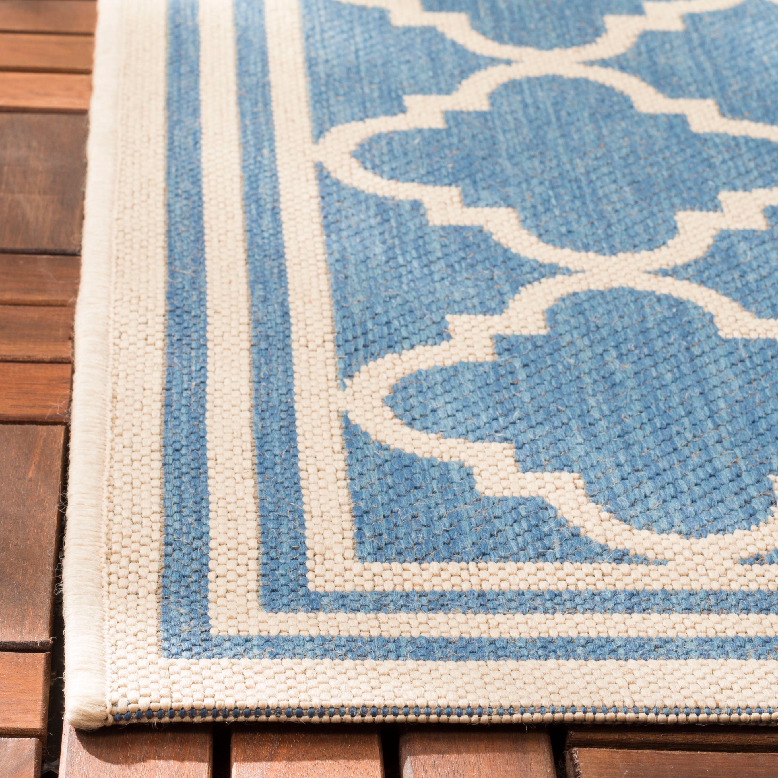 Beach House Rug | Safavieh - BHS121M - Blue / Cream