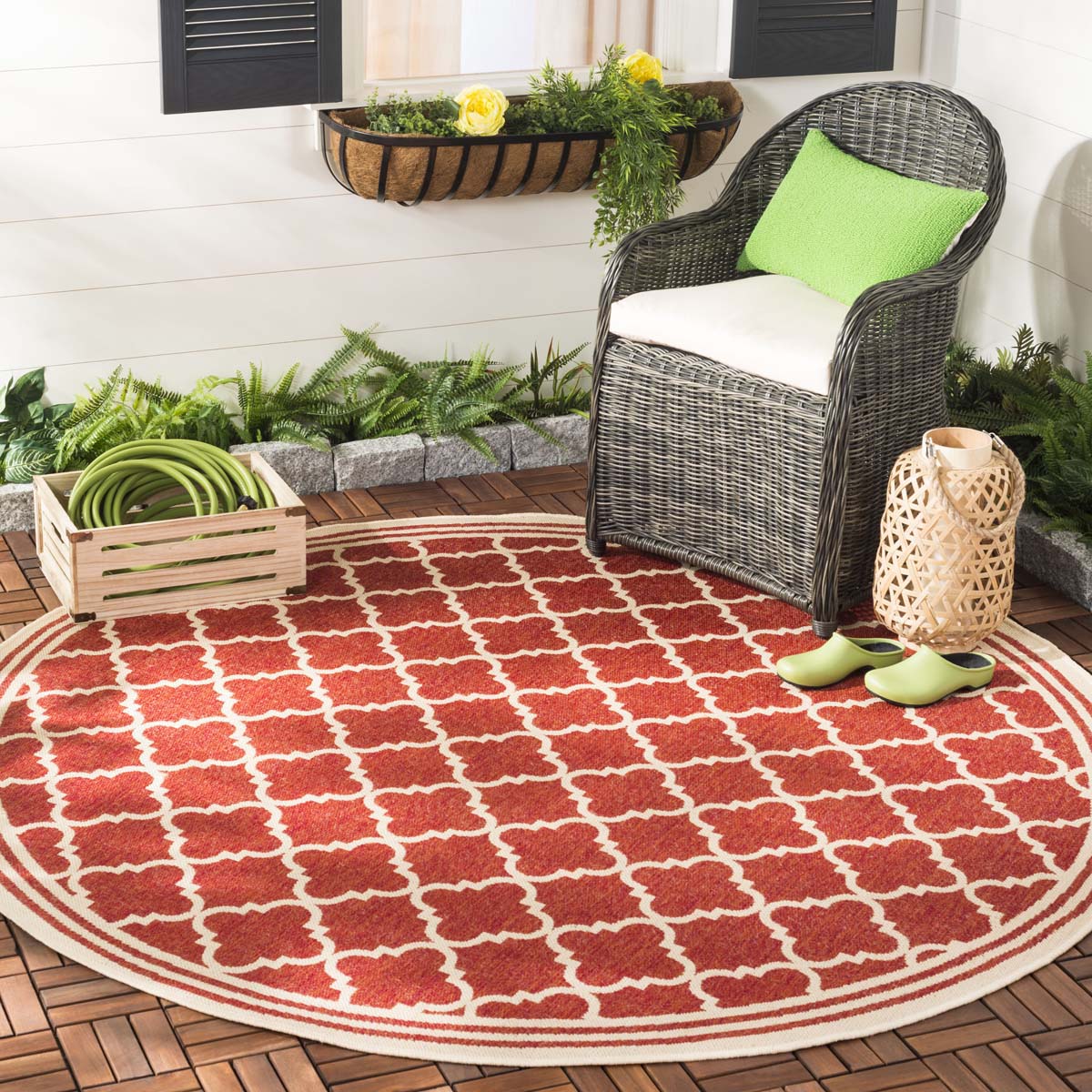 Beach House Rug | Safavieh - BHS121Q - Red / Cream