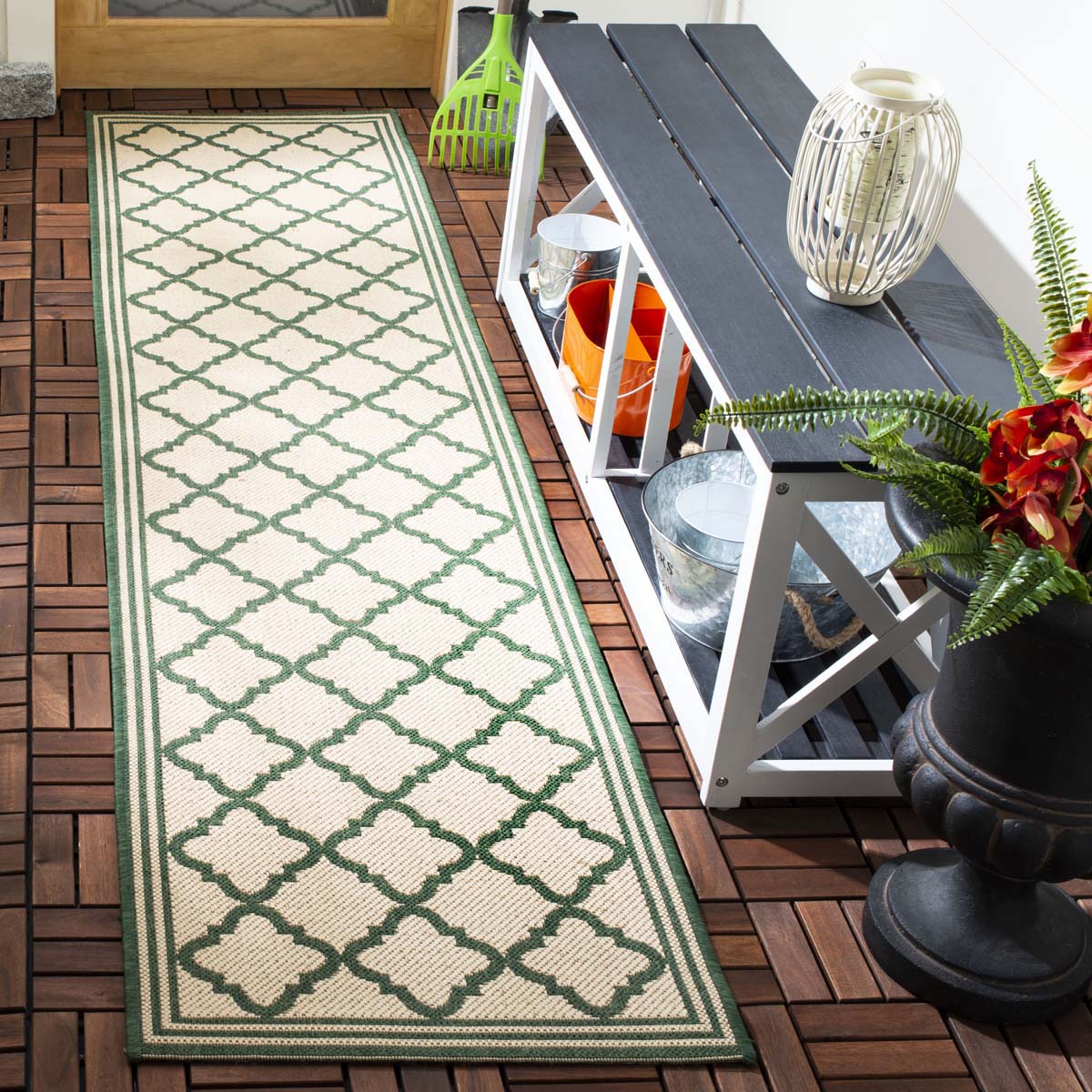 Beach House Rug | Safavieh - BHS121W - Cream / Green
