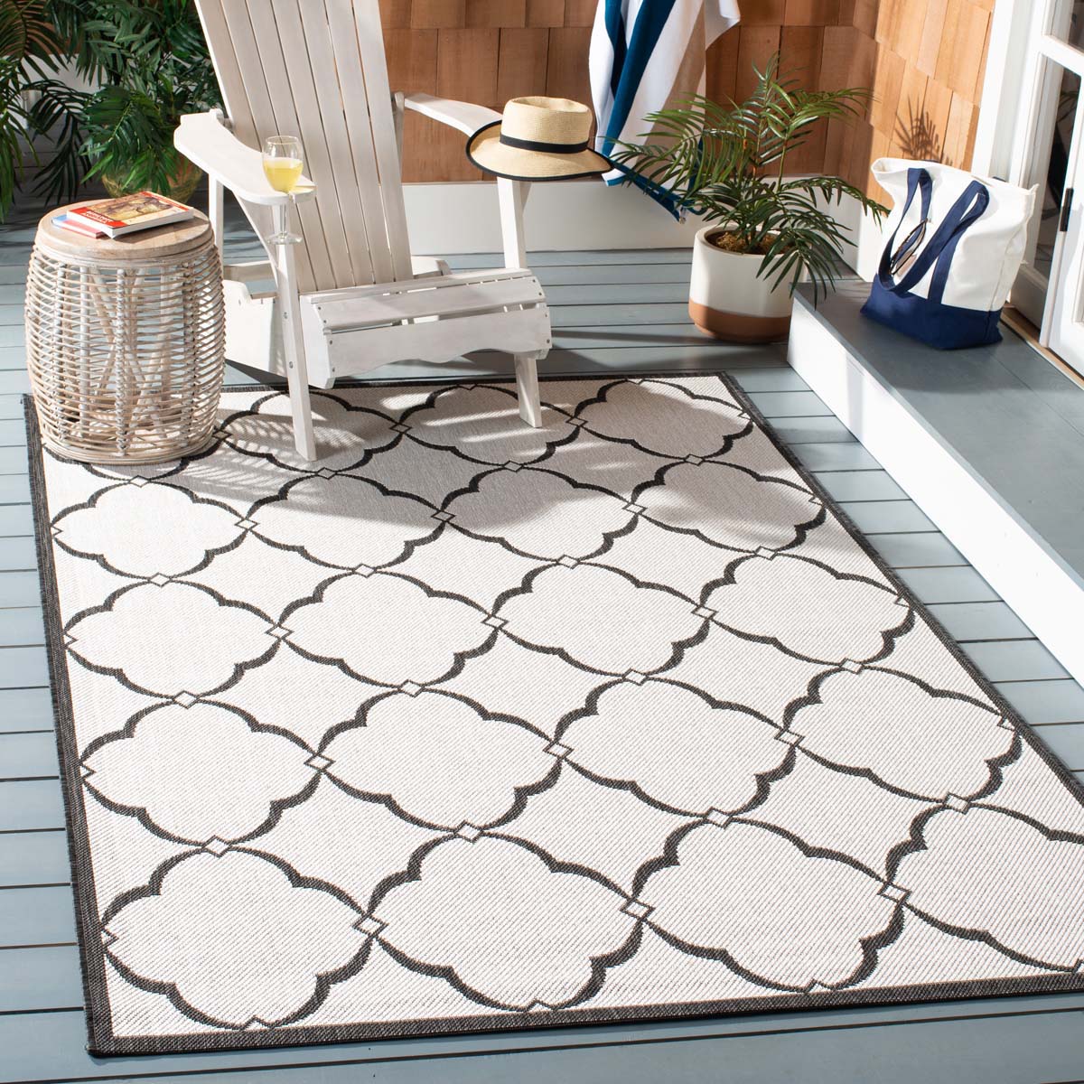 Beach House 125 Rug | Safavieh - BHS125 - Light Grey / Charcoal