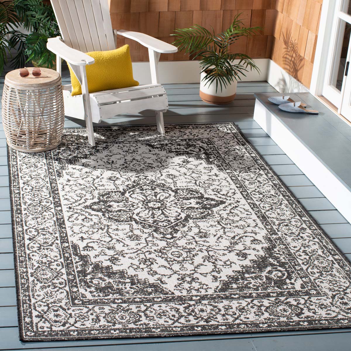 Beach House Rug | Safavieh - BHS137A - Light Grey / Charcoal