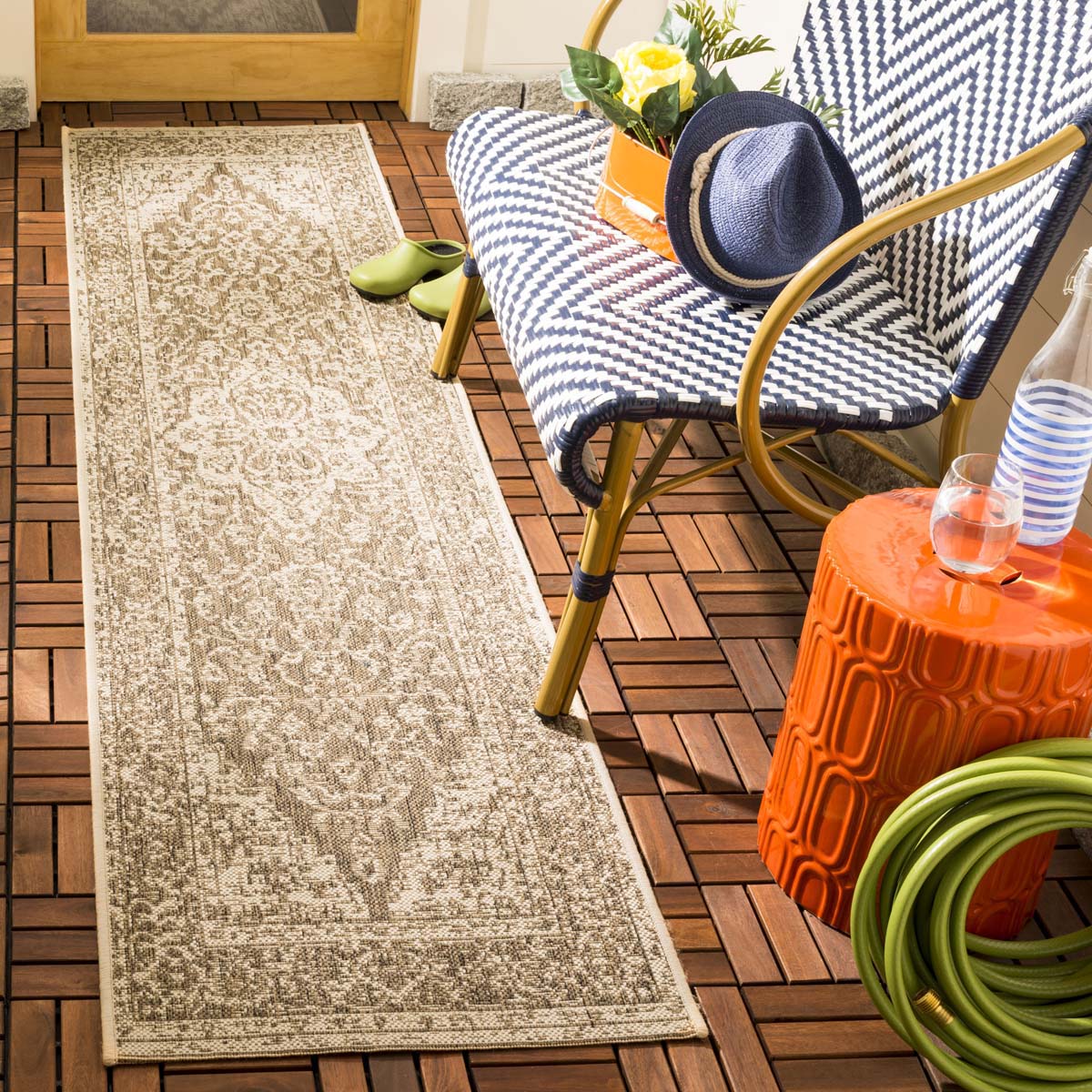 Beach House Rug | Safavieh - BHS137D - Beige / Cream