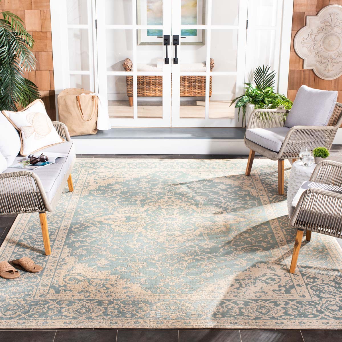 Beach House Rug | Safavieh - BHS137K - Aqua / Cream
