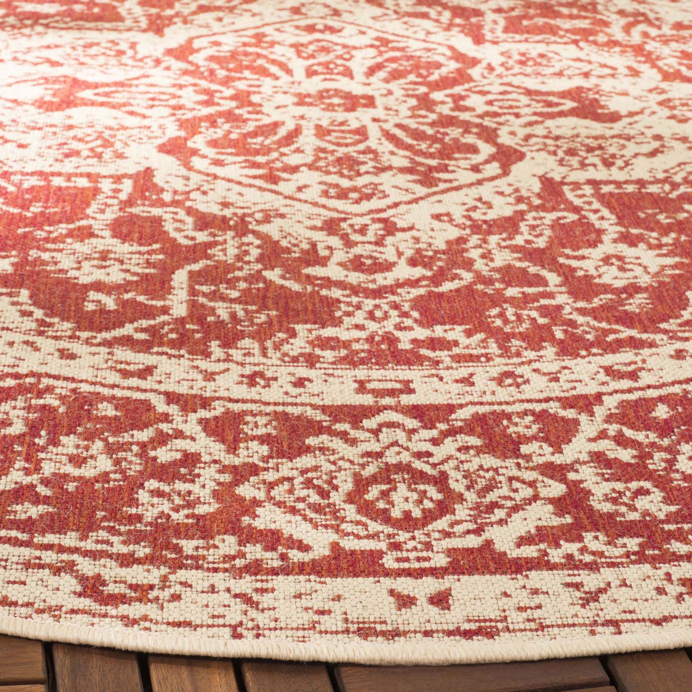 Beach House Rug | Safavieh - BHS137Q - Red / Cream