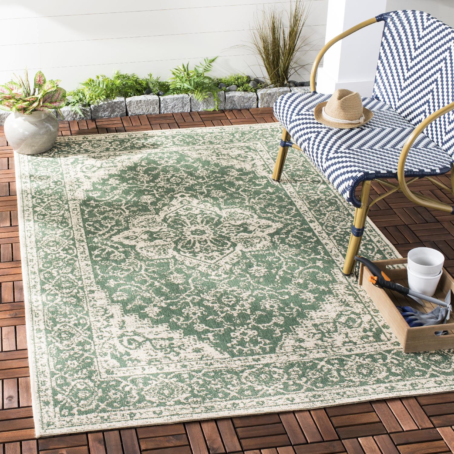 Beach House Rug | Safavieh - BHS137Y - Green / Cream