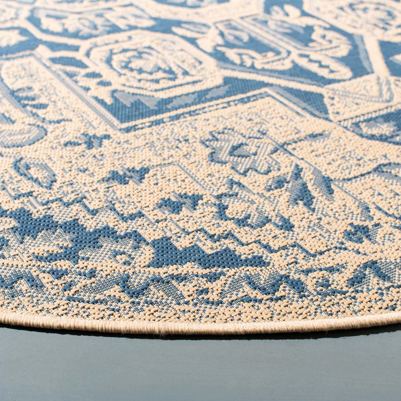 Beach House 138 Rug | Safavieh - BHS138 - Blue / Cream