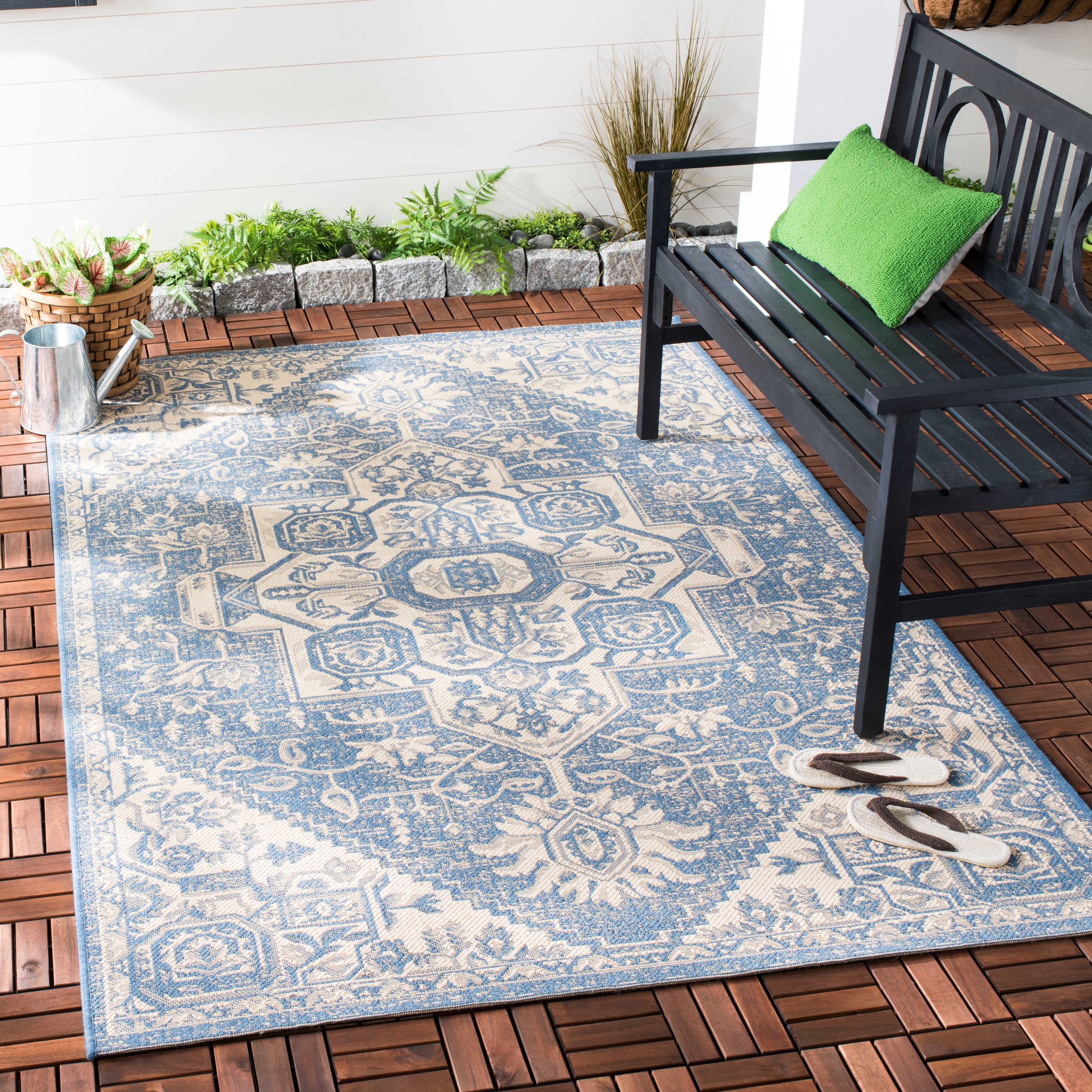 Beach House 138 Rug | Safavieh - BHS138 - Cream / Blue
