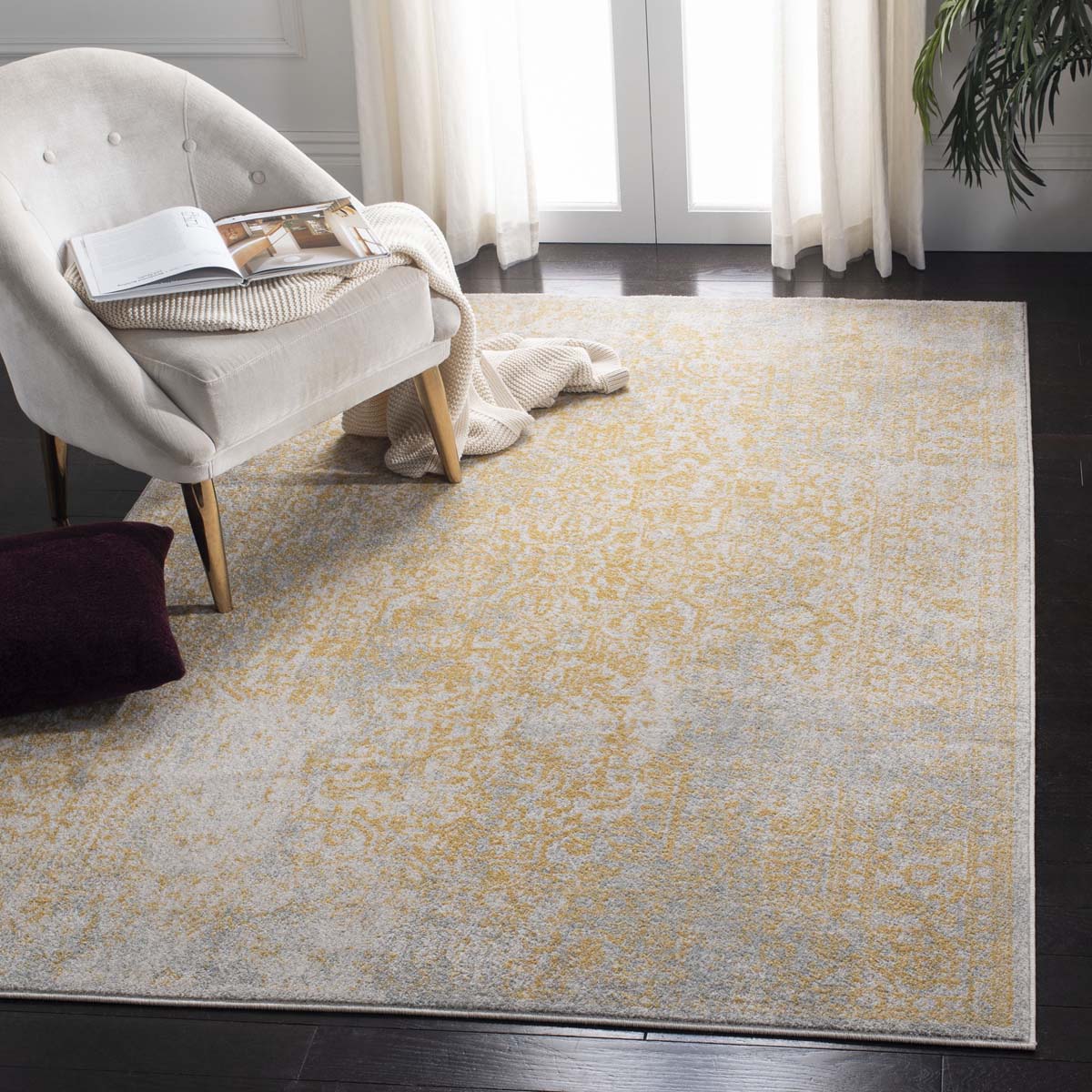 Safavieh Evoke 256 Rug, White, EVK256 - Ivory / Gold