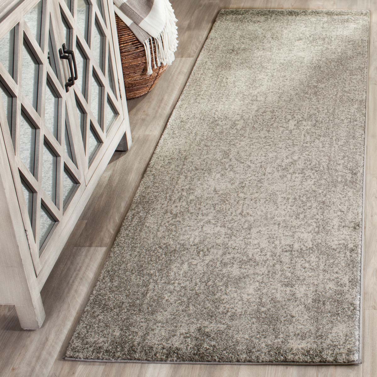 Safavieh Evoke 256 Rug, White, EVK256 - Silver / Ivory