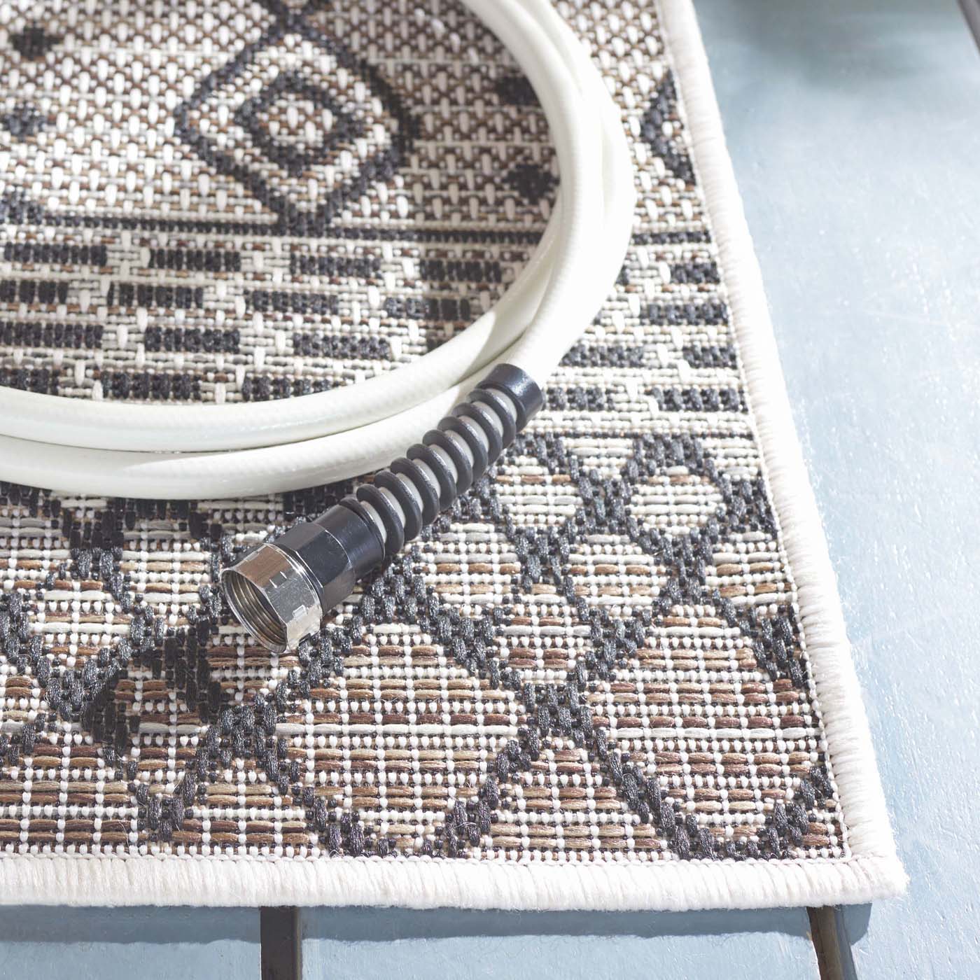 Safavieh Havana 301 Rug, HAV301 - Light Brown / Black