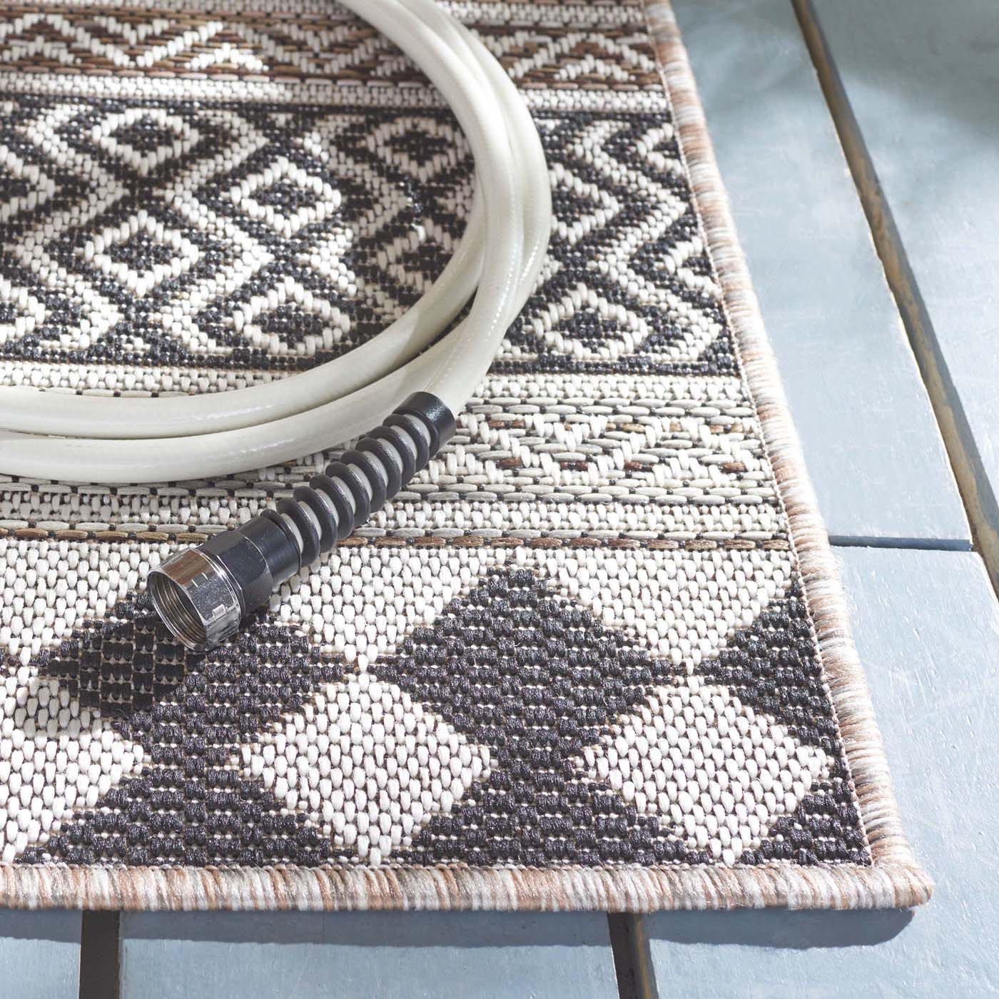 Safavieh Havana 325 Rug, HAV325 - Light Brown / Black