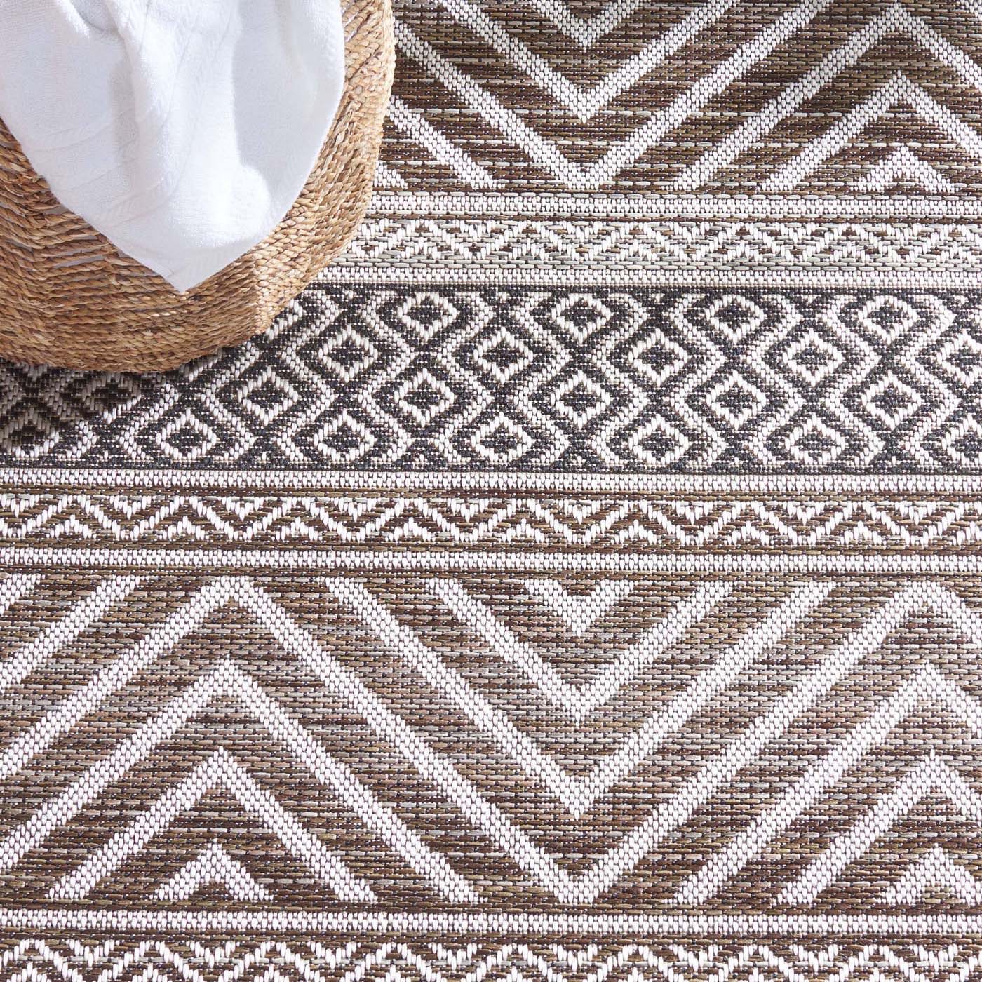 Safavieh Havana 325 Rug, HAV325 - Light Brown / Black