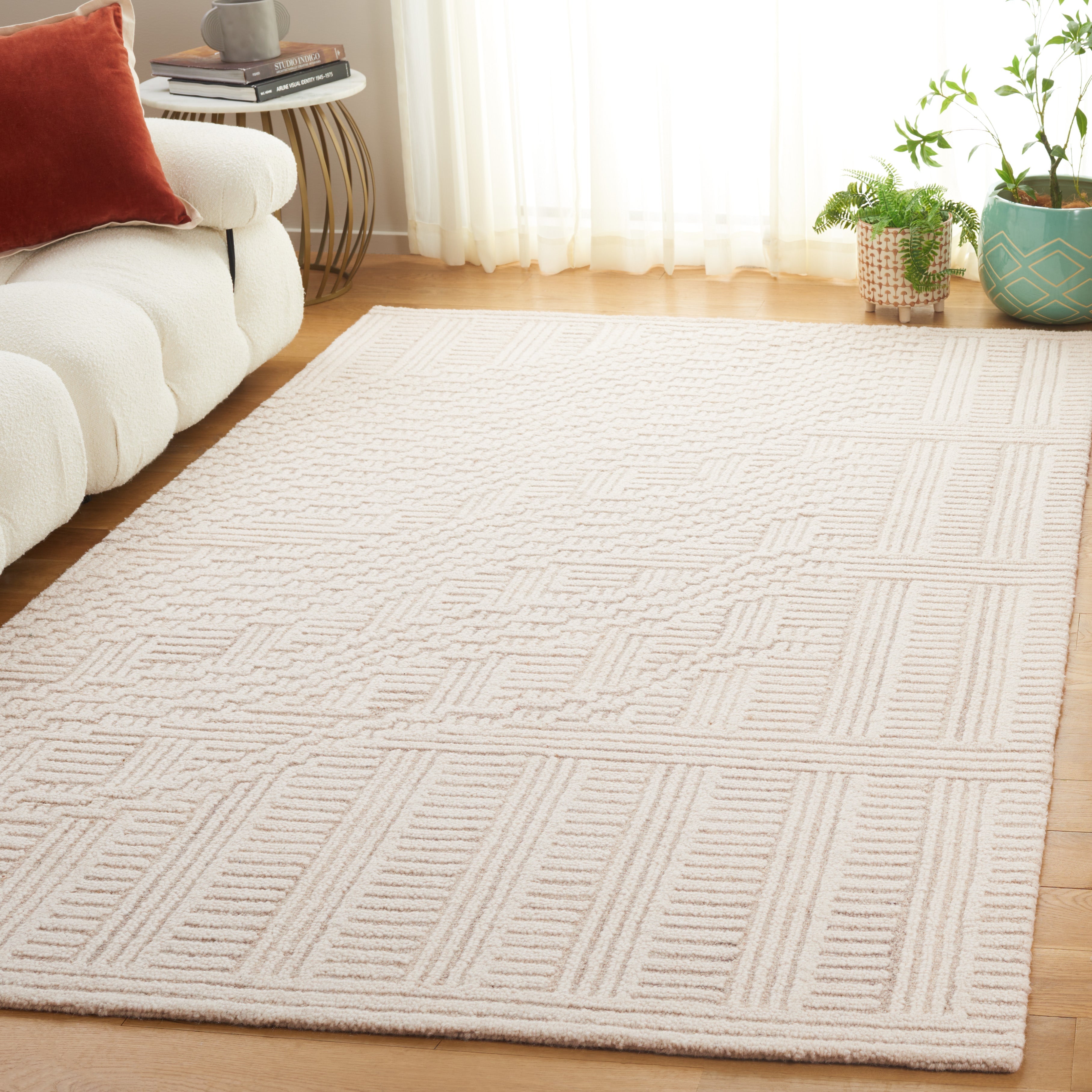Beige / Ivory