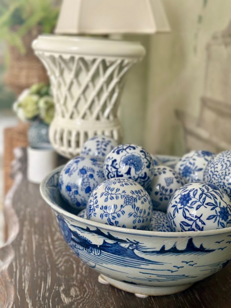Vine Porcelain Ball (2 sizes)