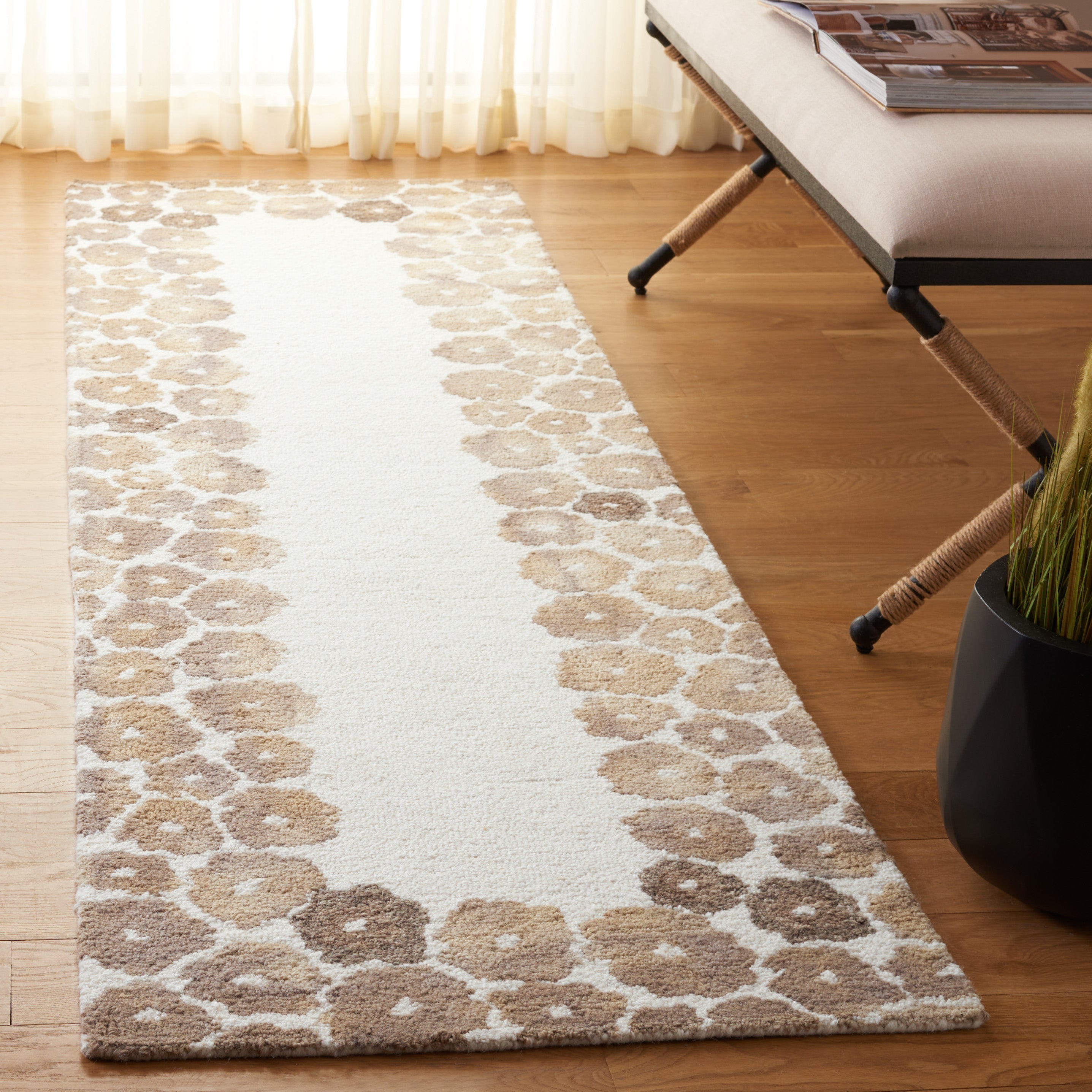 Beige / Ivory