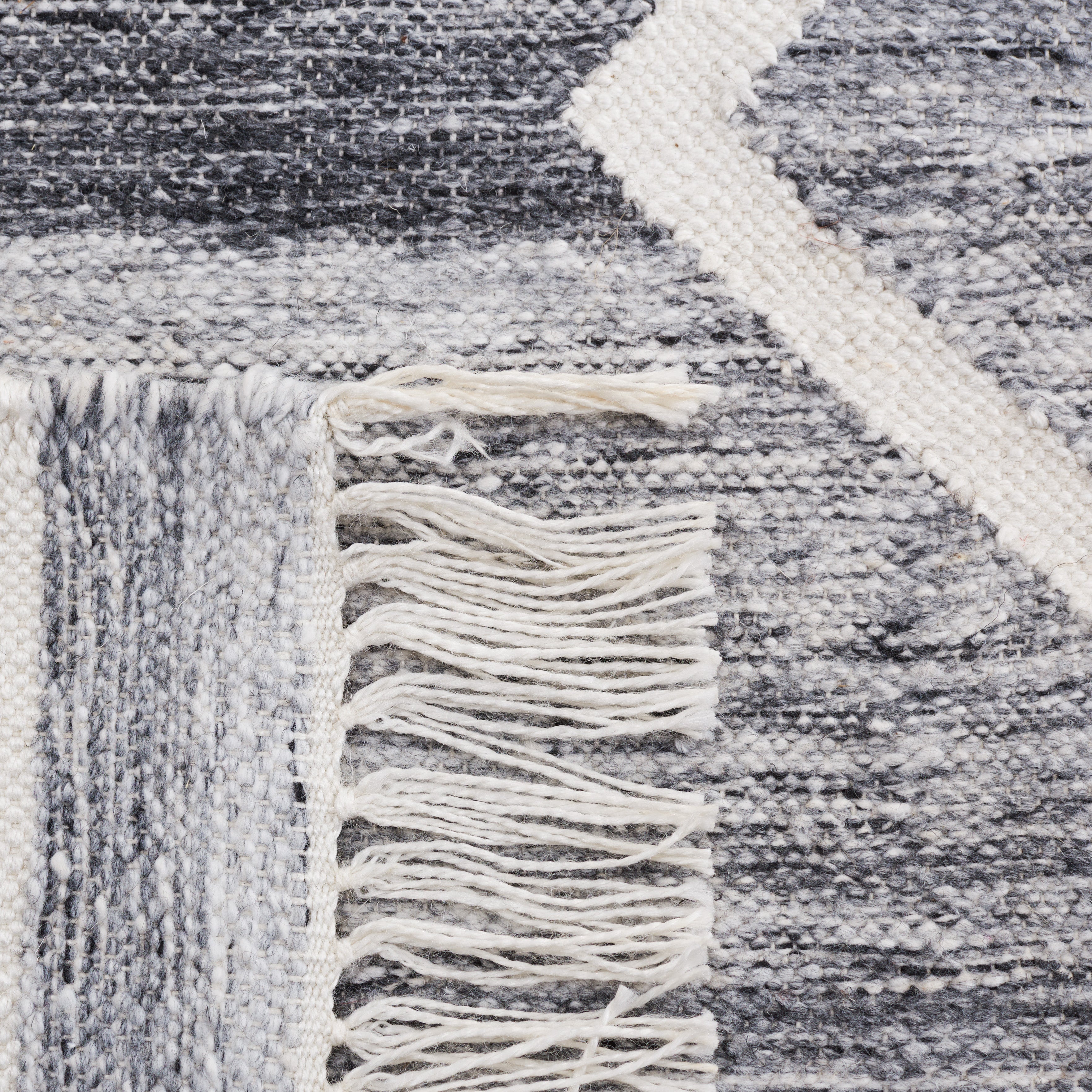 GREY / IVORY