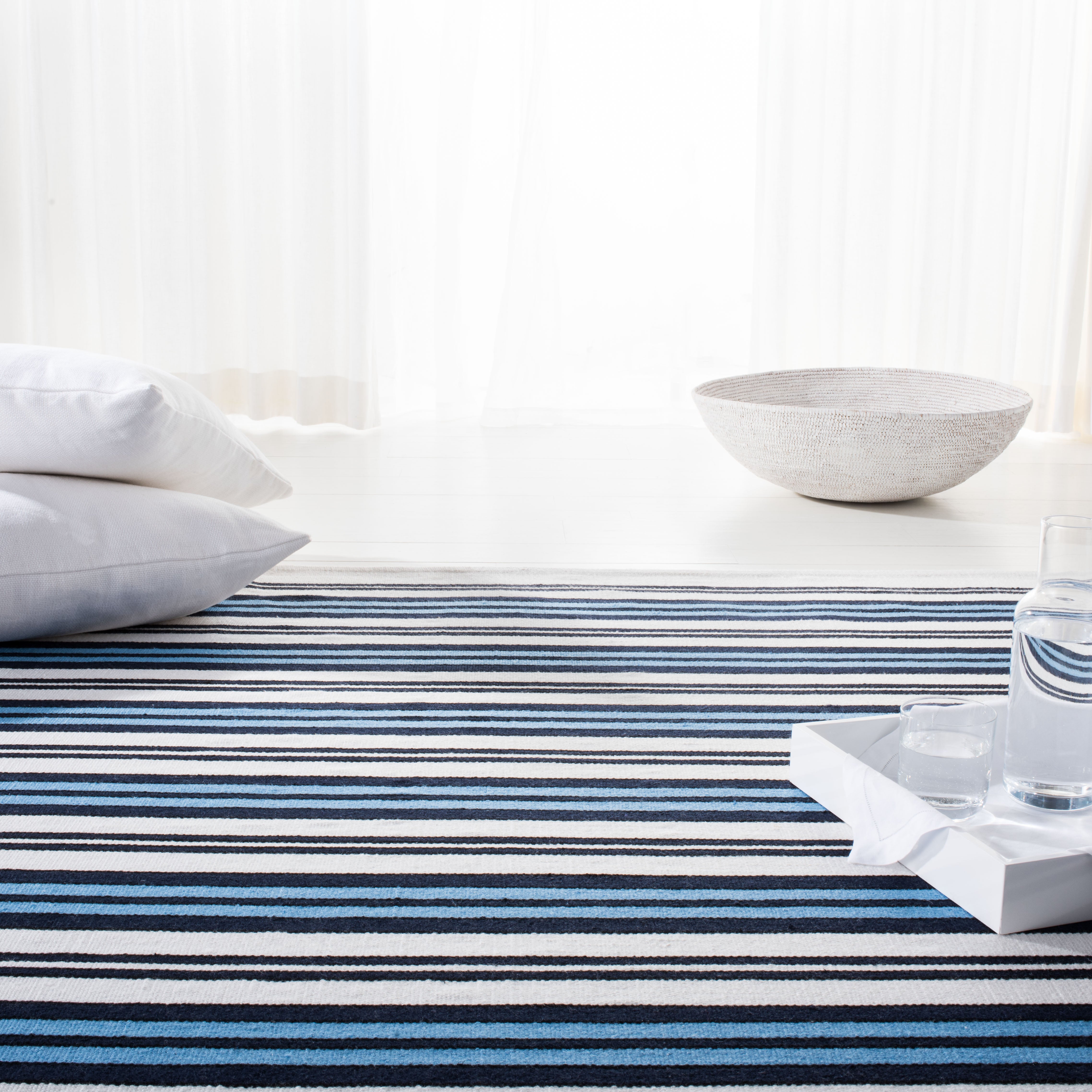 Leopold Stripe Rug | Lauren Ralph Lauren - LRL2462 - White / French Blue