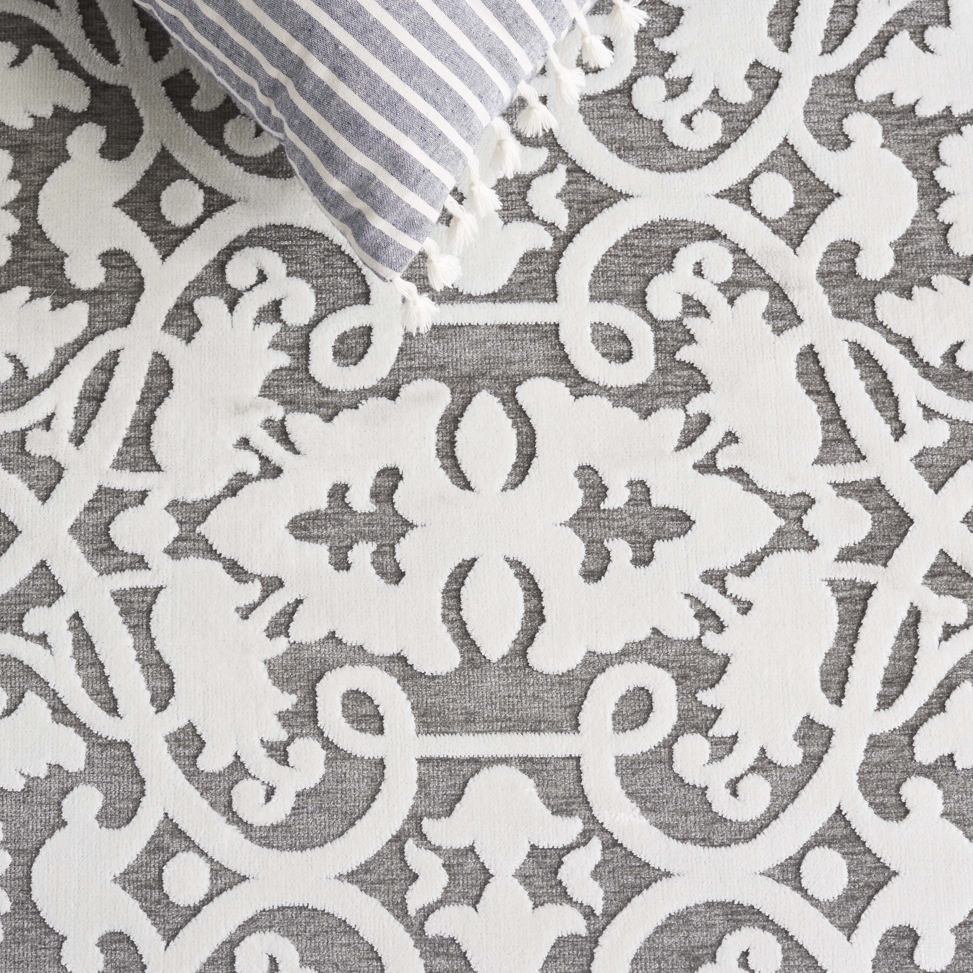 IVORY / DARK GREY