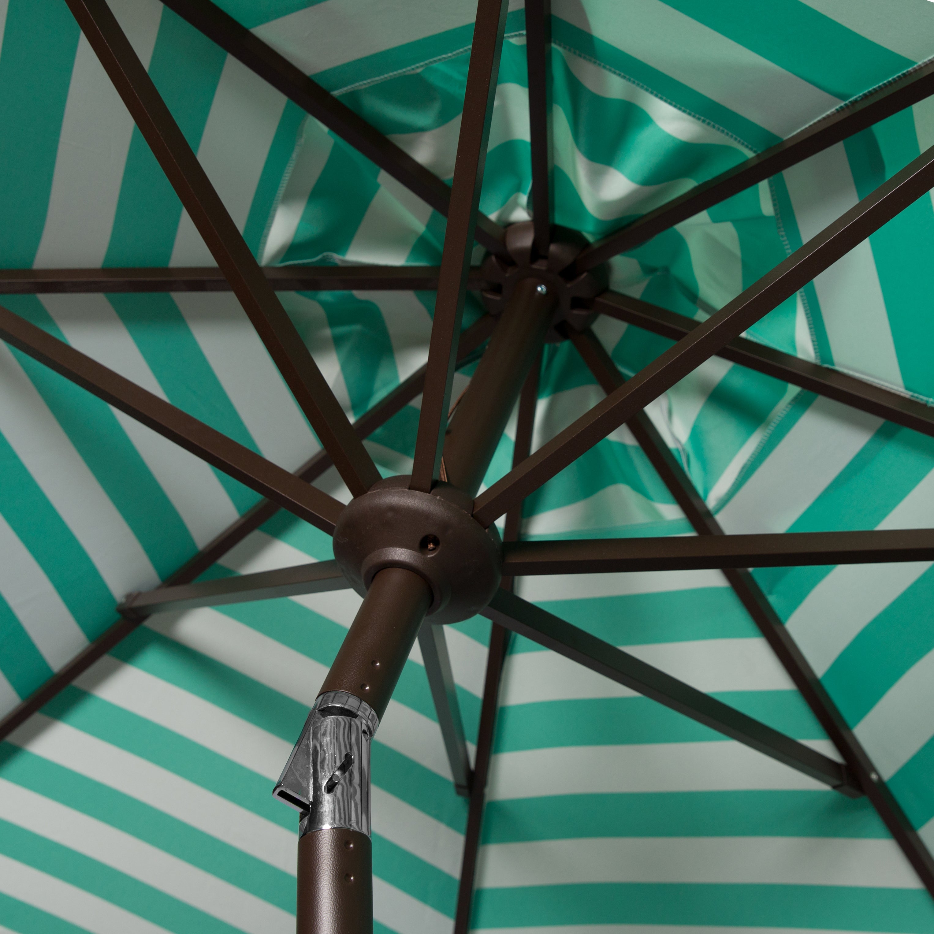 athens-inside-out-striped-9ft-crank-outdoor-auto-umbrella-safavieh-pat8007-Dark Green / White