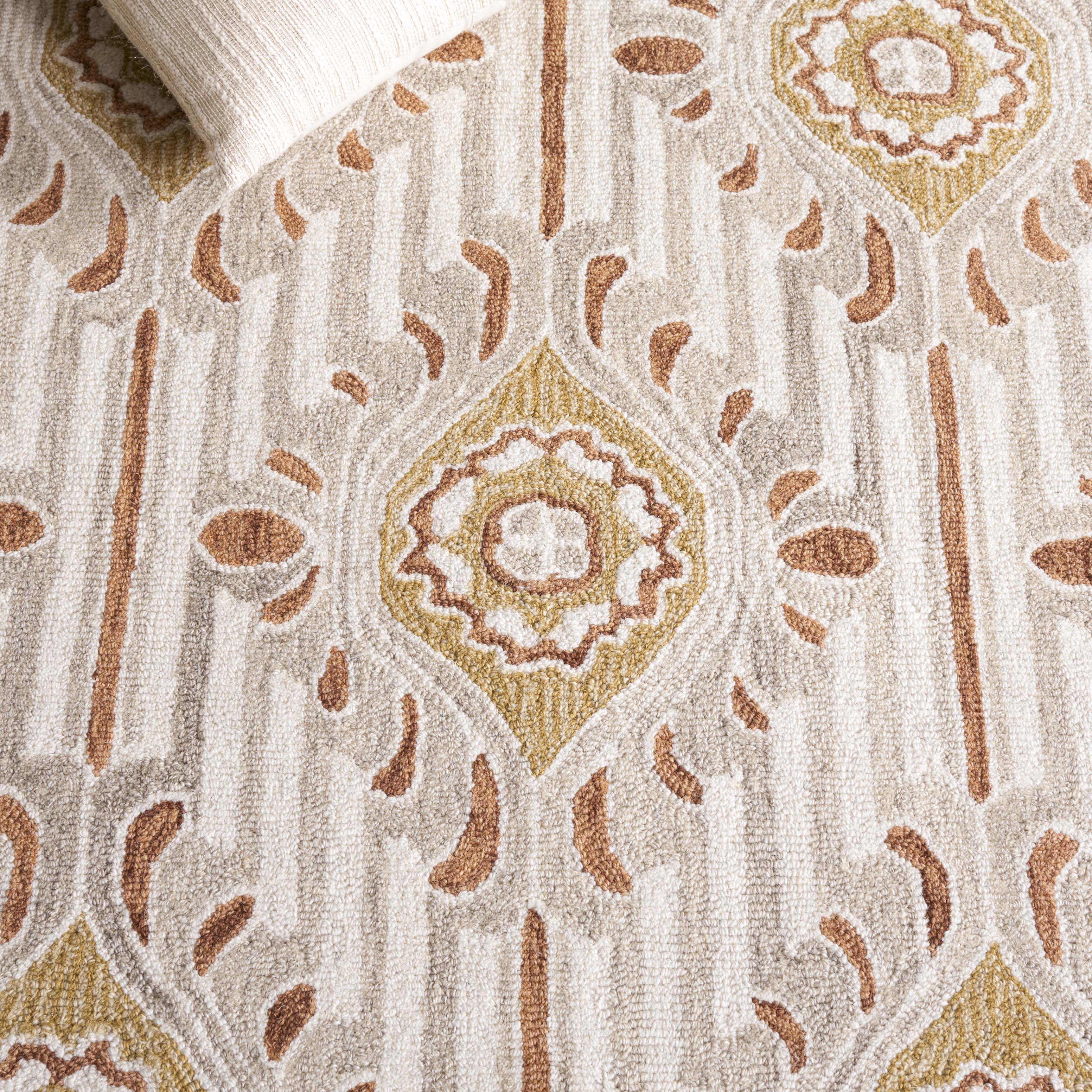 Beige / Gold