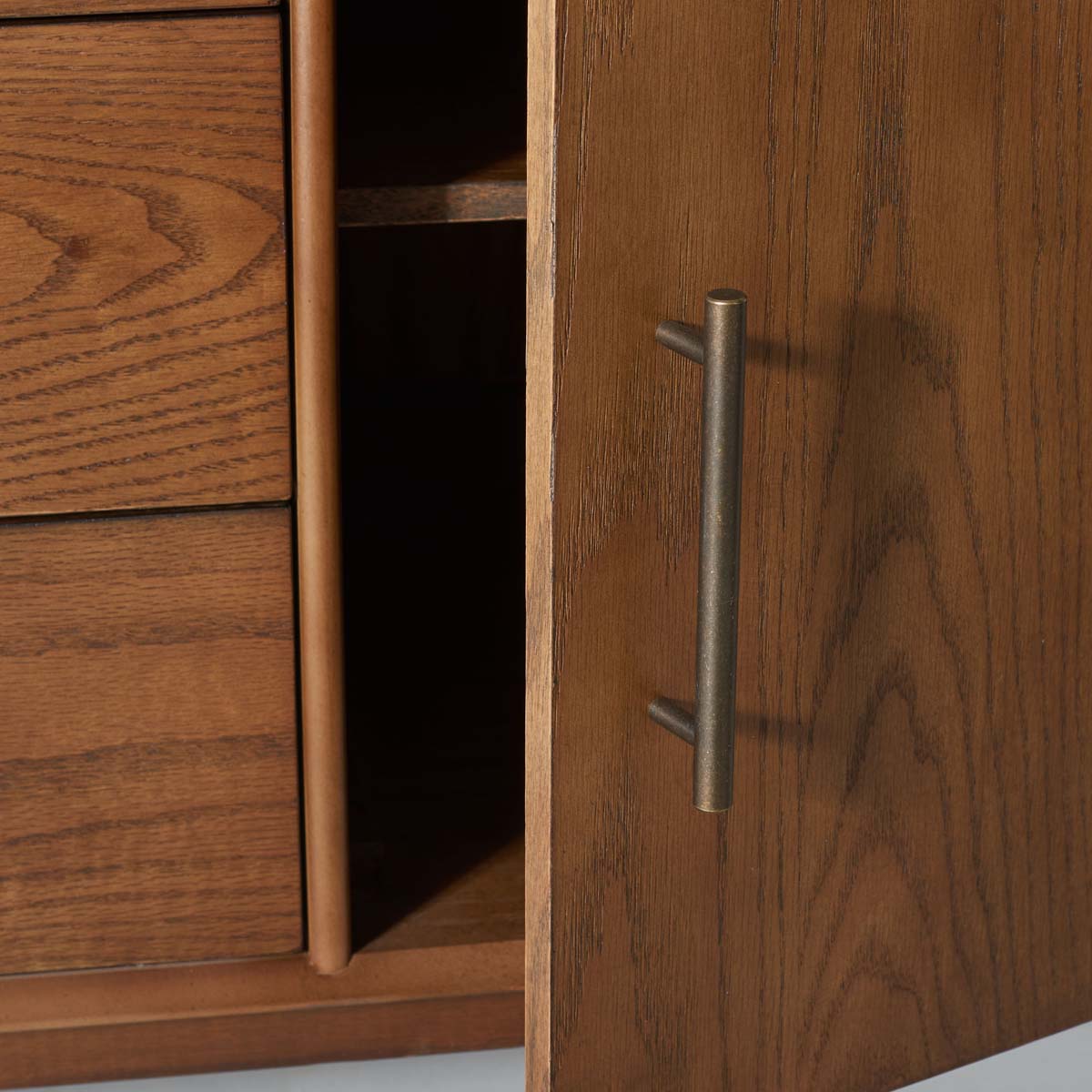 Elissa Mid-Century Large Media Stand | Safavieh Couture - SFV2115 - Medium Oak