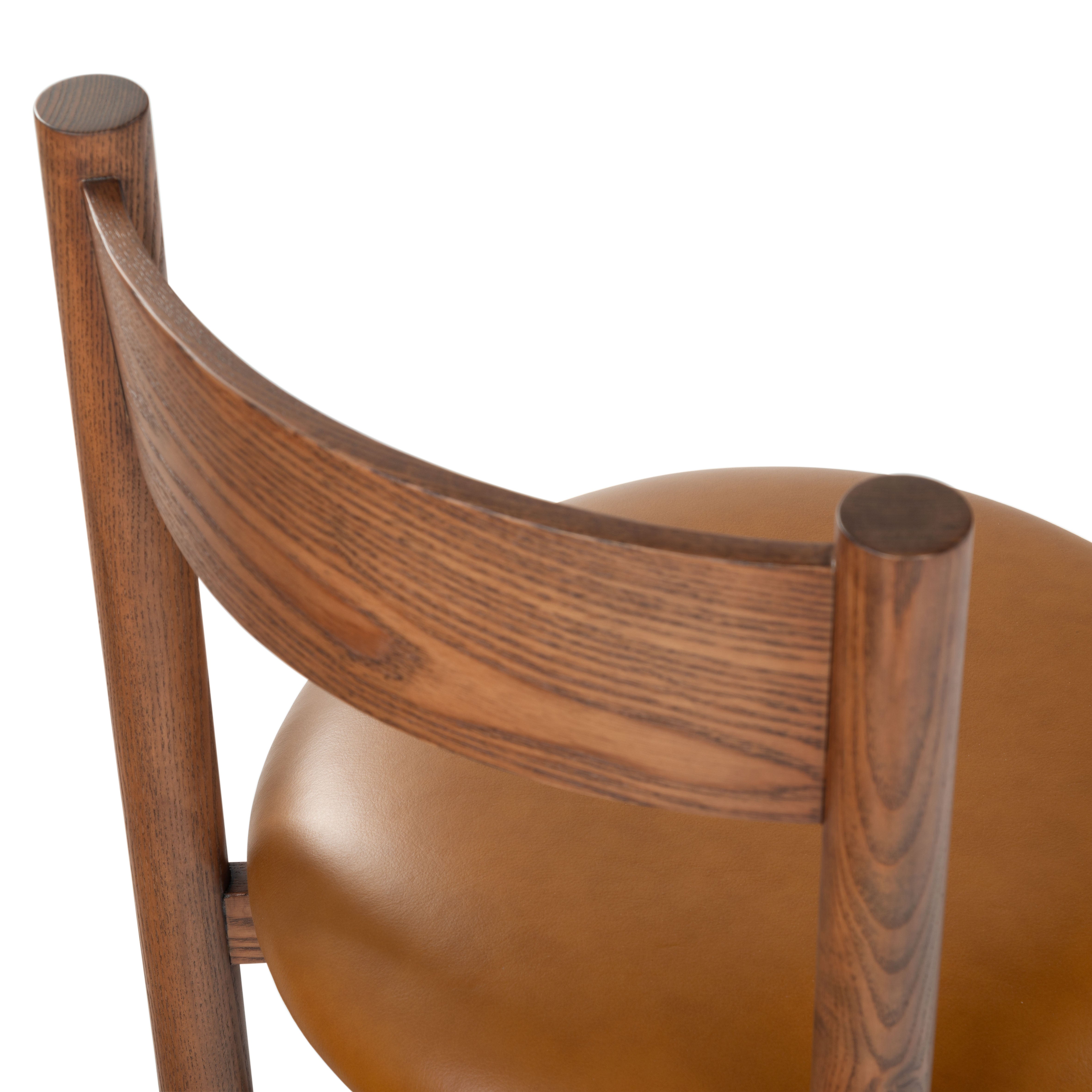 Walnut / Brown