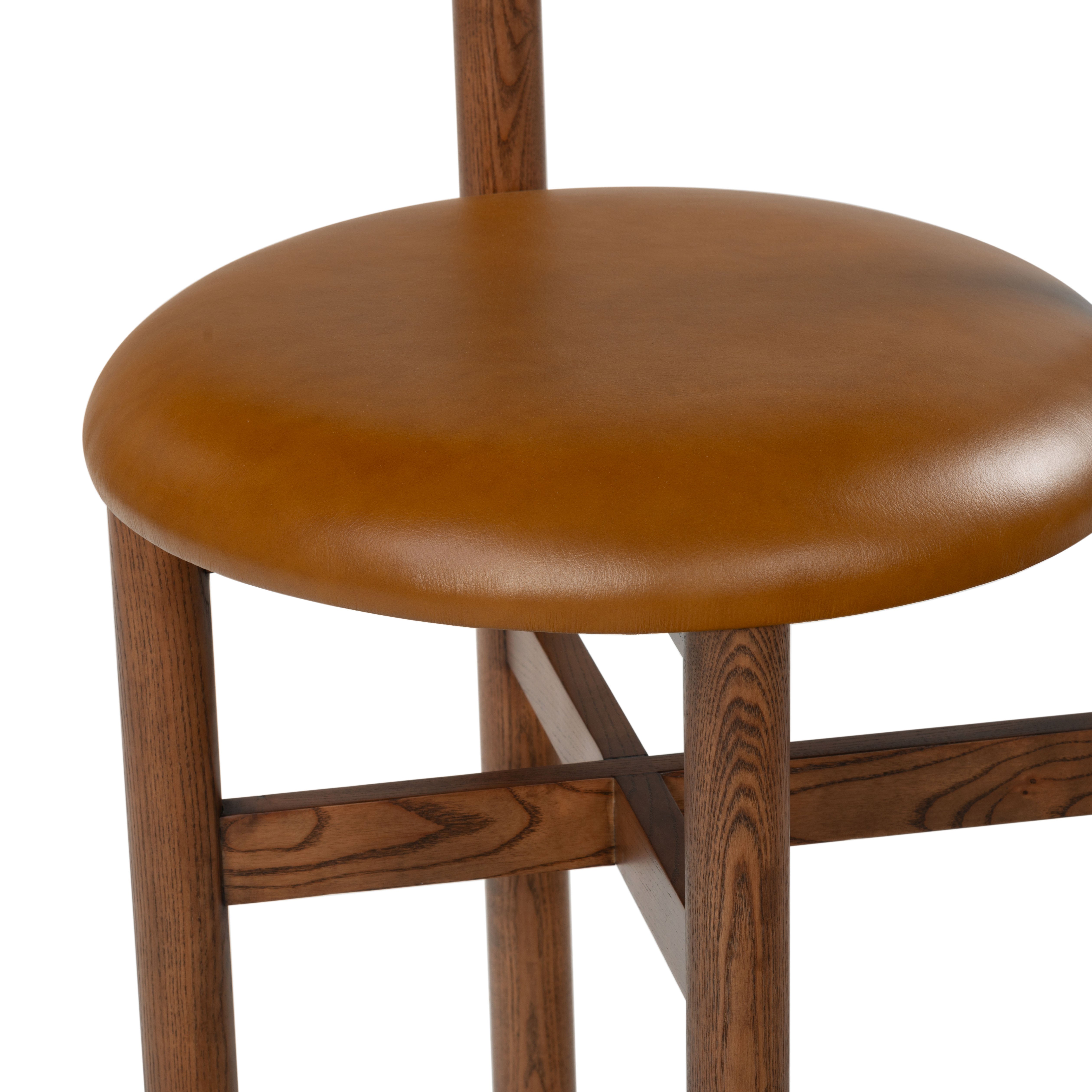 Walnut / Brown