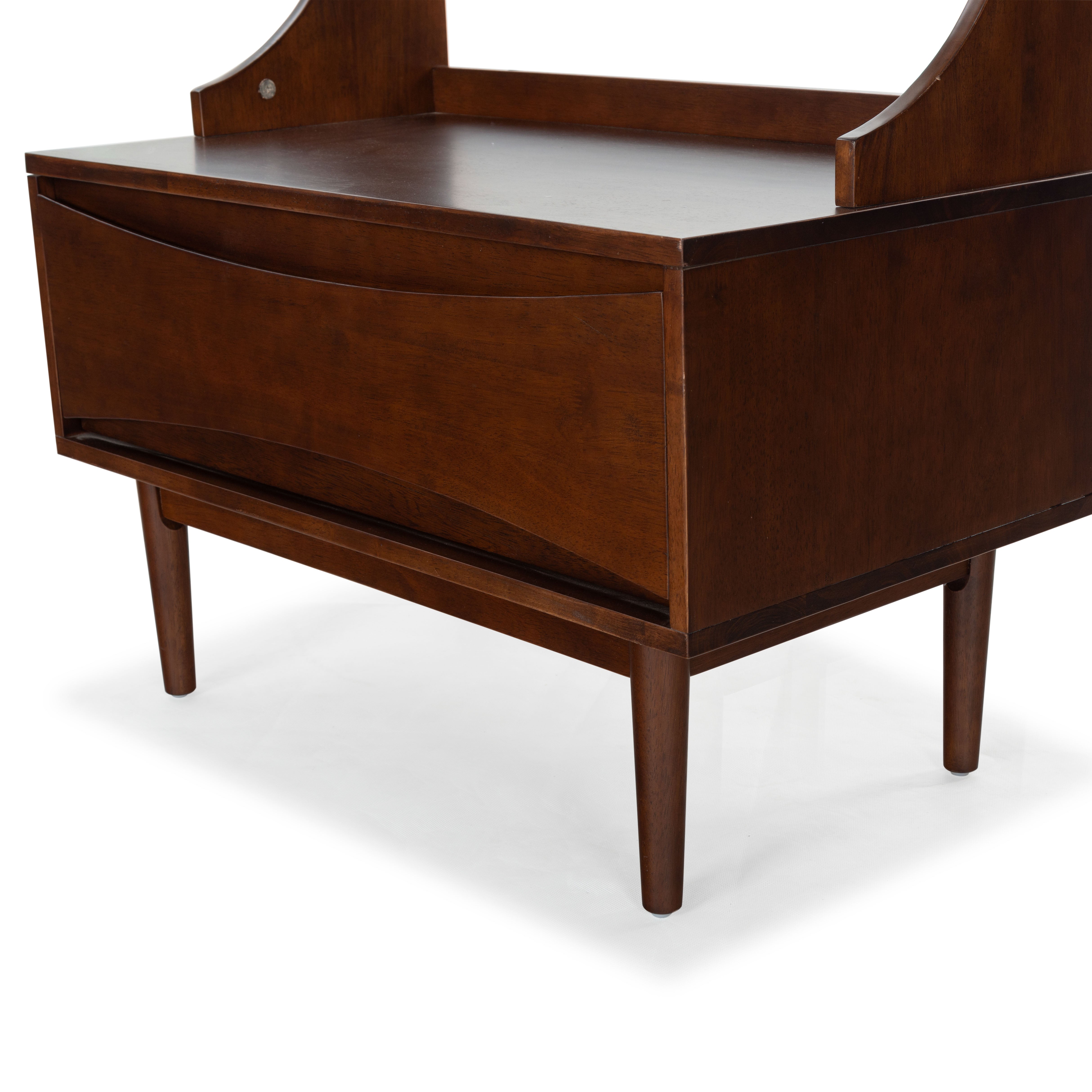 WALNUT / GOLD