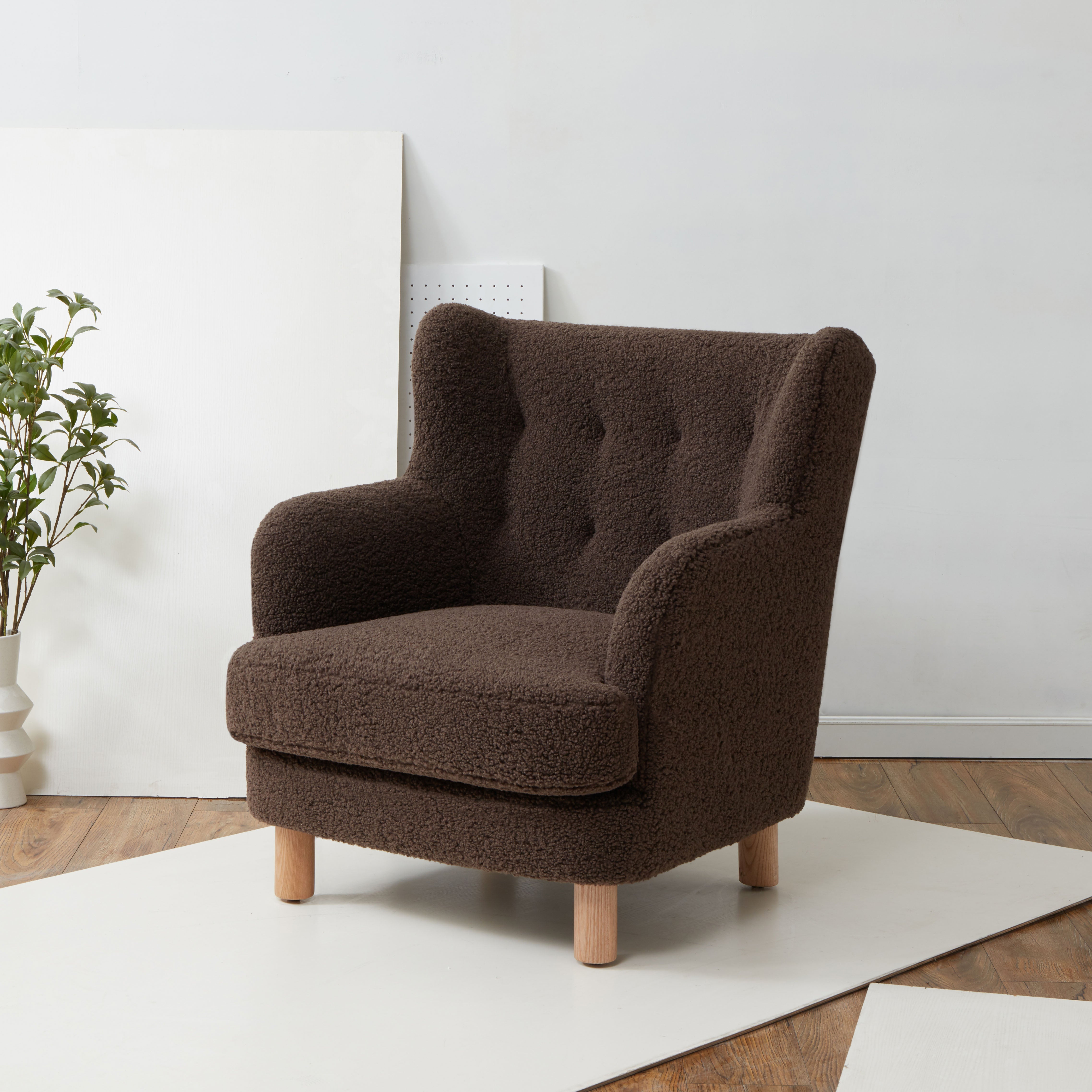 Rainier Wingback Accent Chair | Safavieh Couture - SFV5140