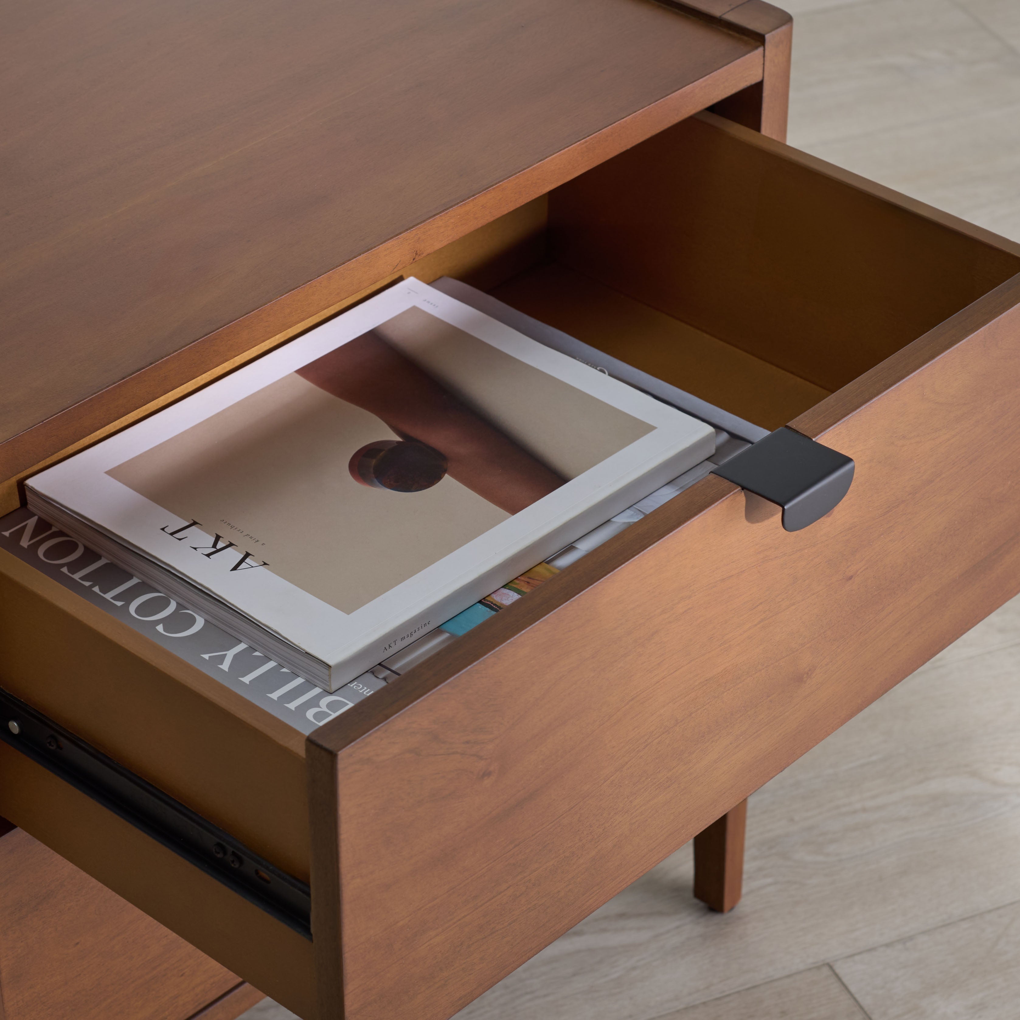 WALNUT / BLACK