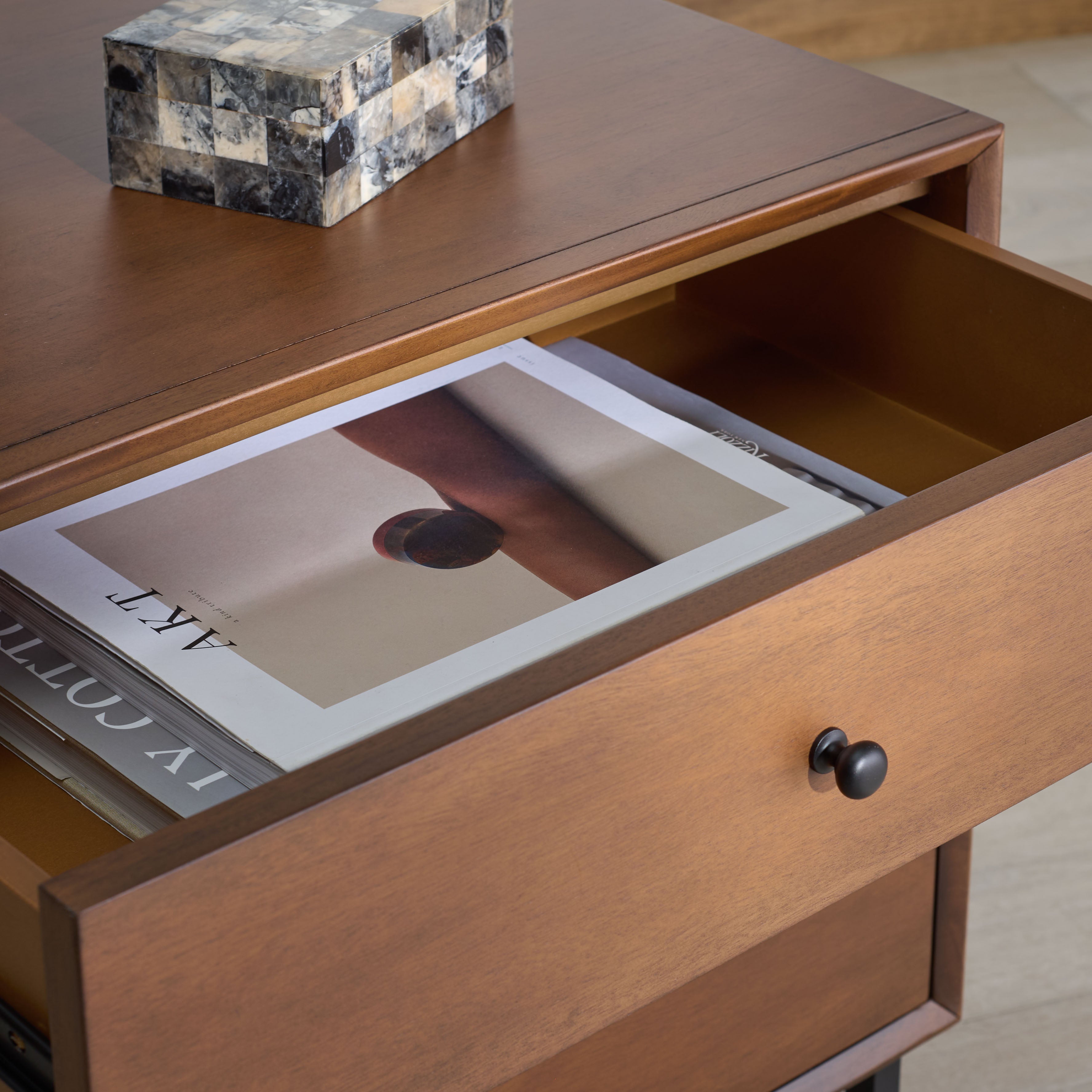 WALNUT / BLACK