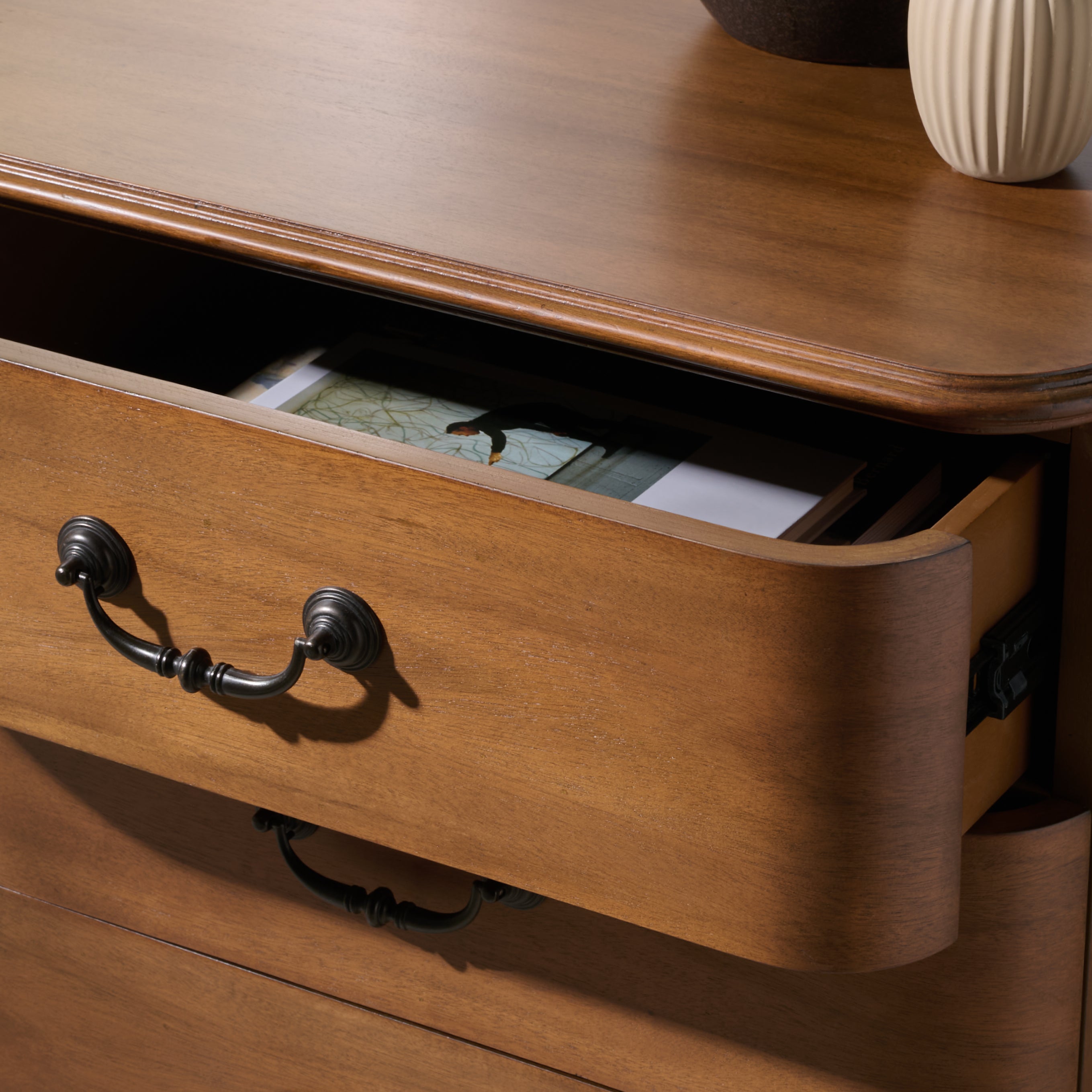 WALNUT / BLACK