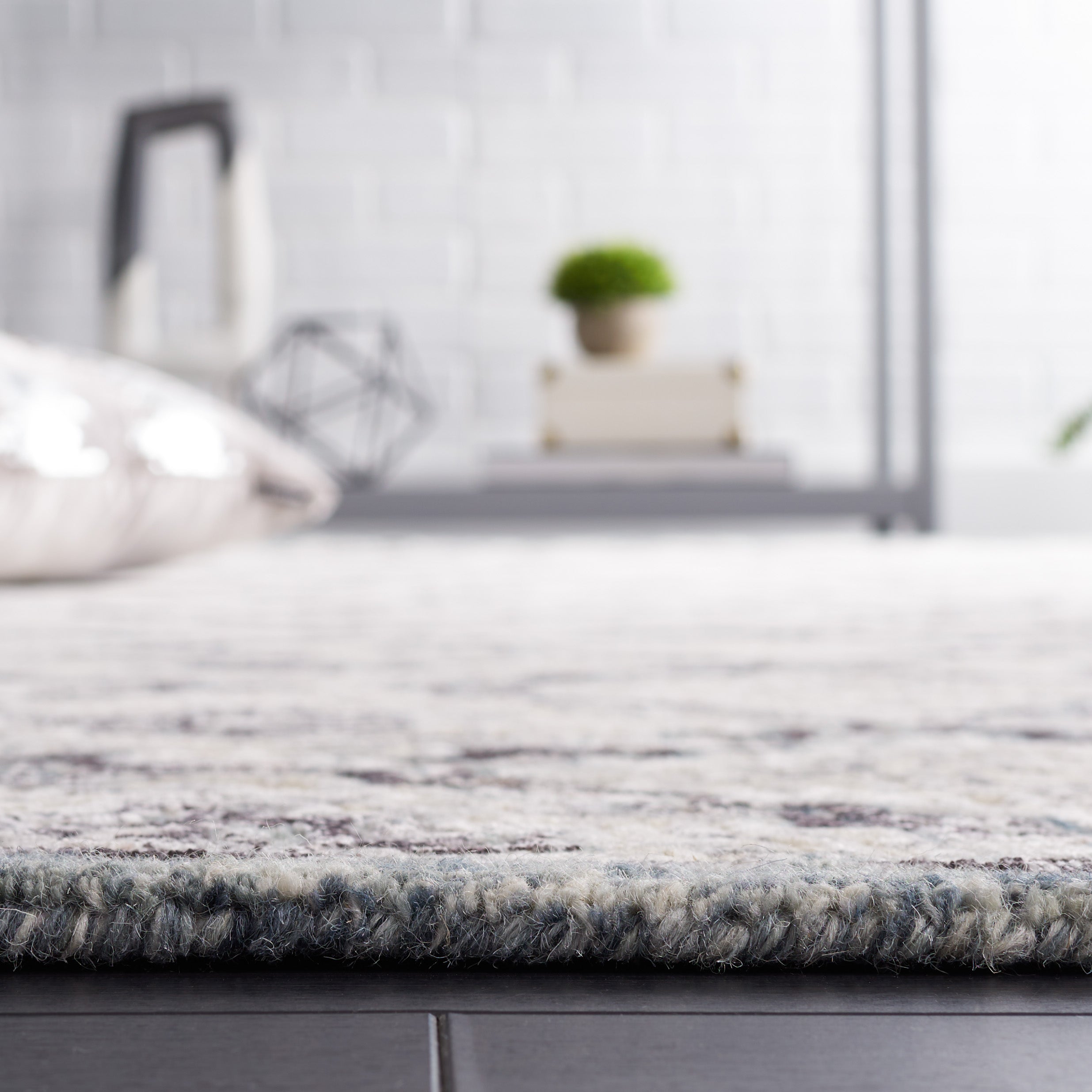 Grey / Ivory
