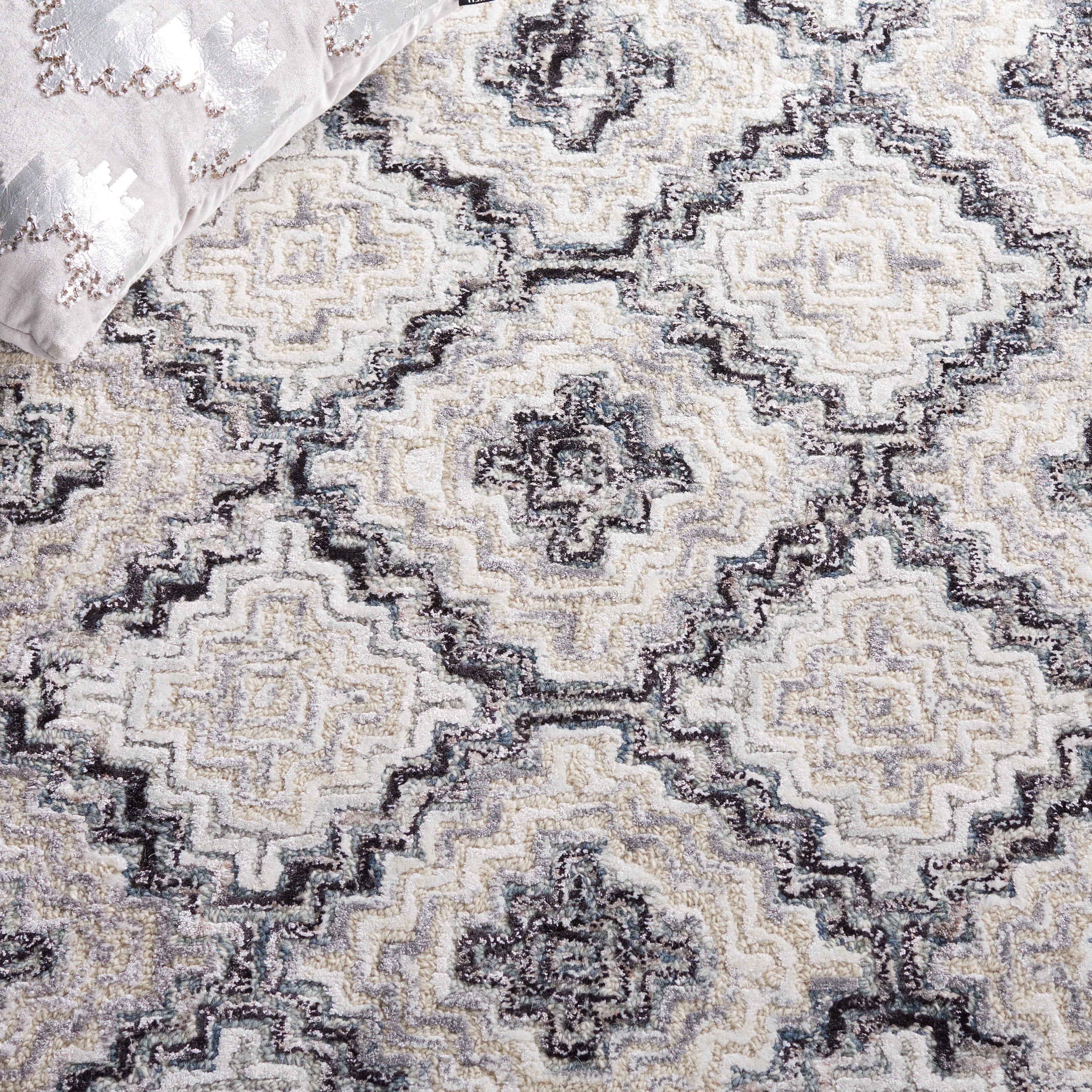 Grey / Ivory